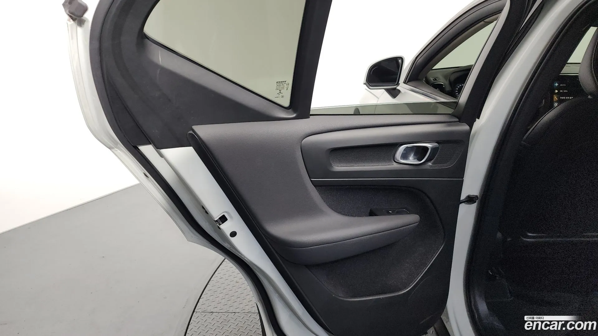 Volvo XC40 2021 — фото 1