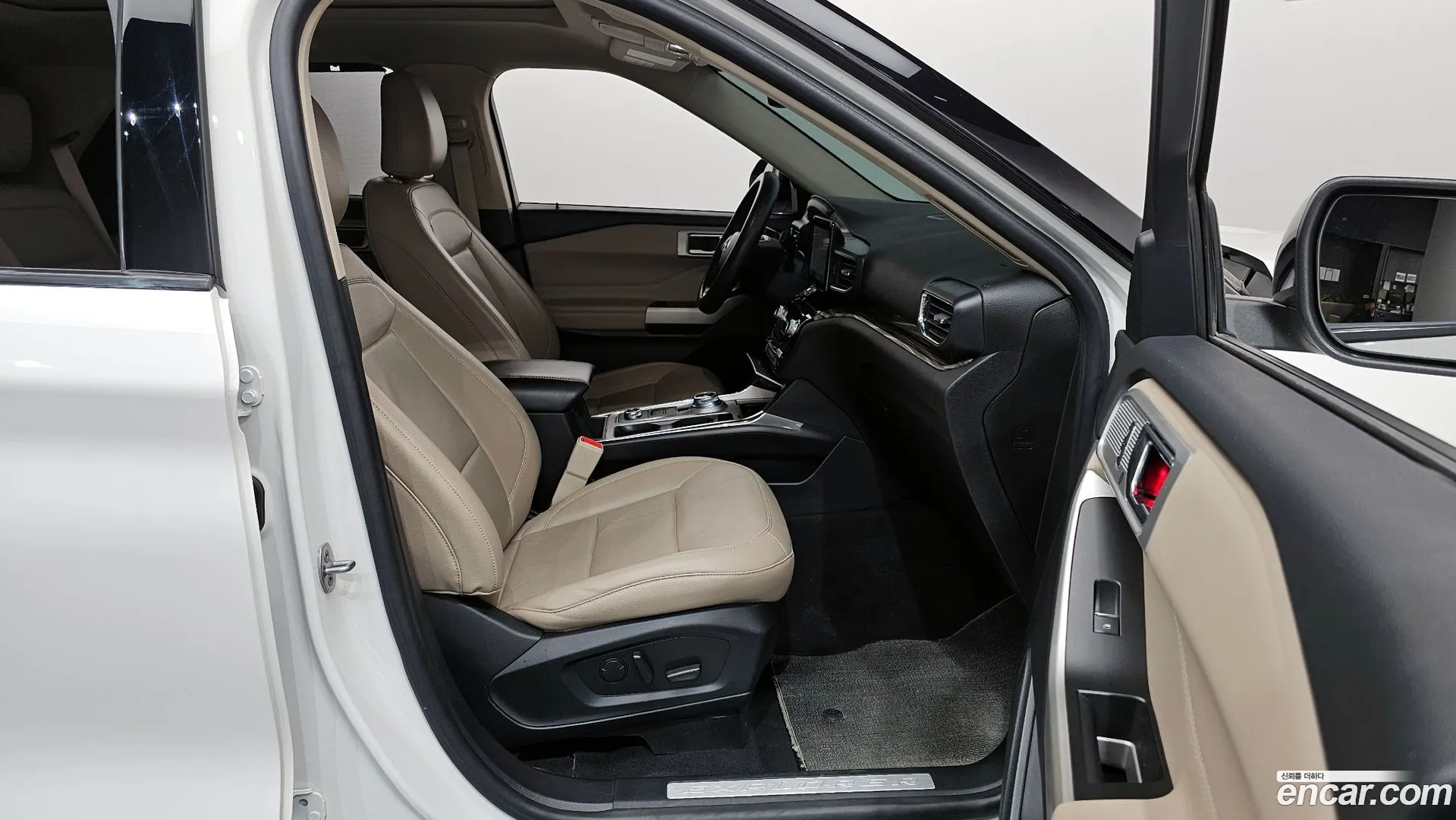 Ford Explorer 2022 — фото 1
