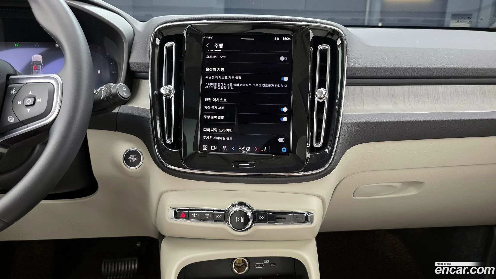 Volvo XC40 2025 — фото 2