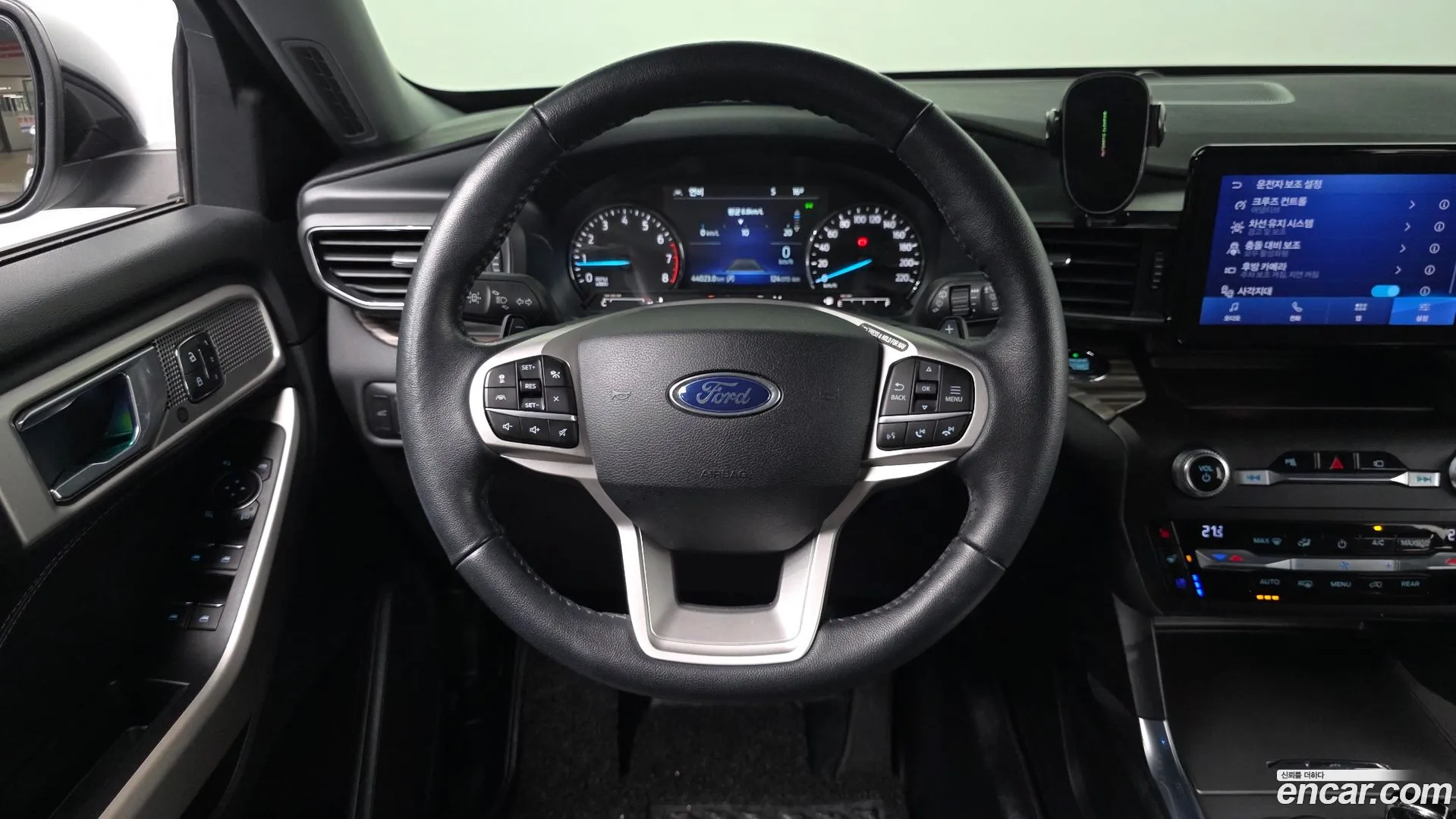Ford Explorer 2020 — фото 4