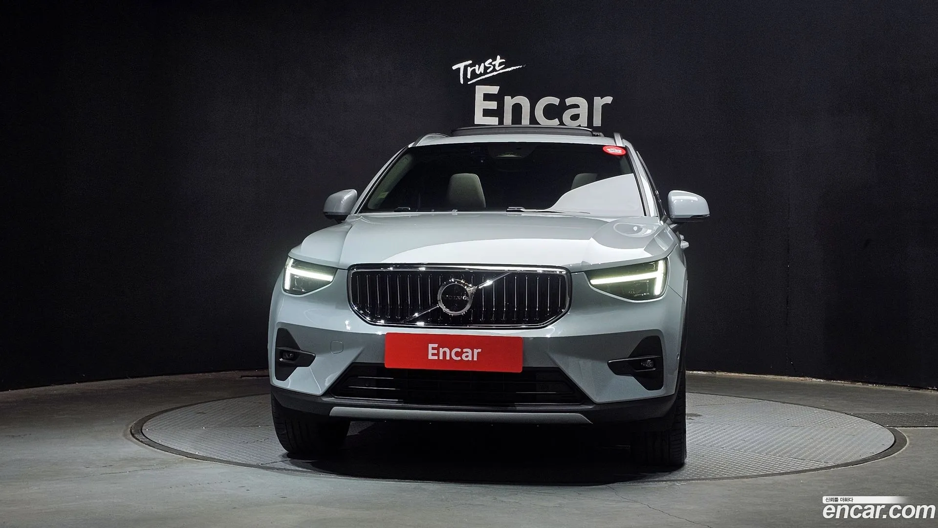 Volvo XC40 2024 — фото 1