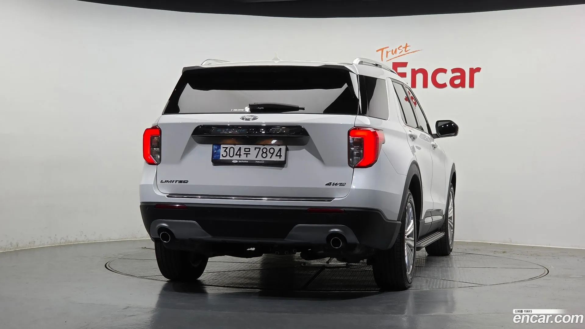 Ford Explorer 2023 — фото 1