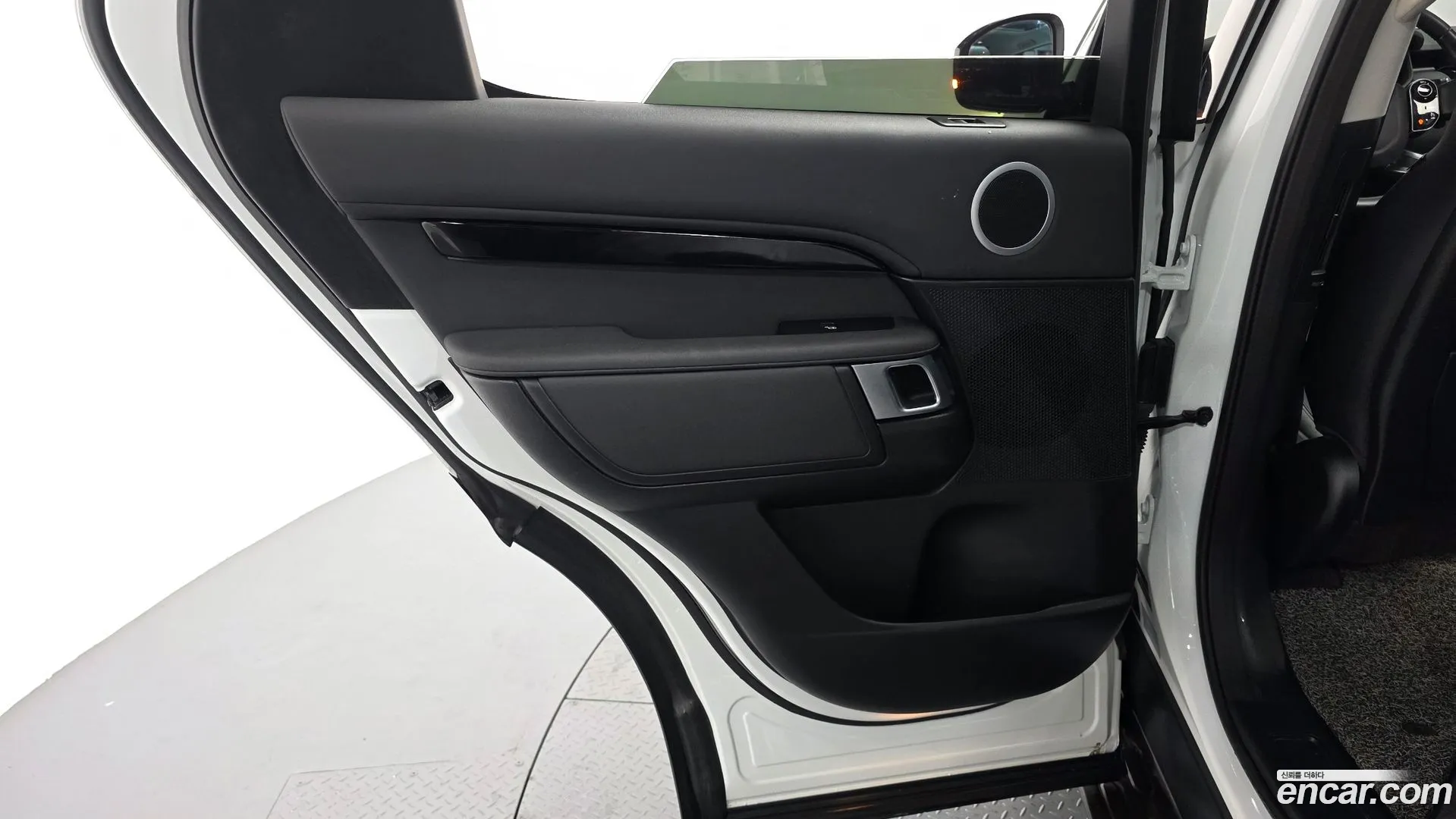 Land Rover Discovery 2020 — фото 3