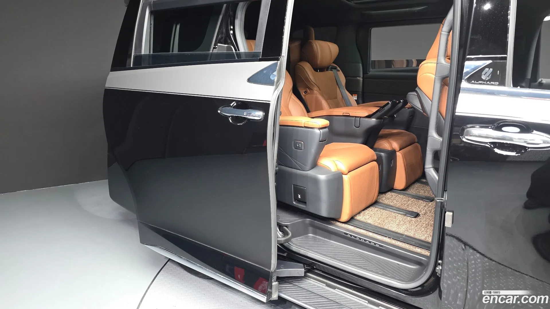 Toyota Alphard 2025 — фото 4