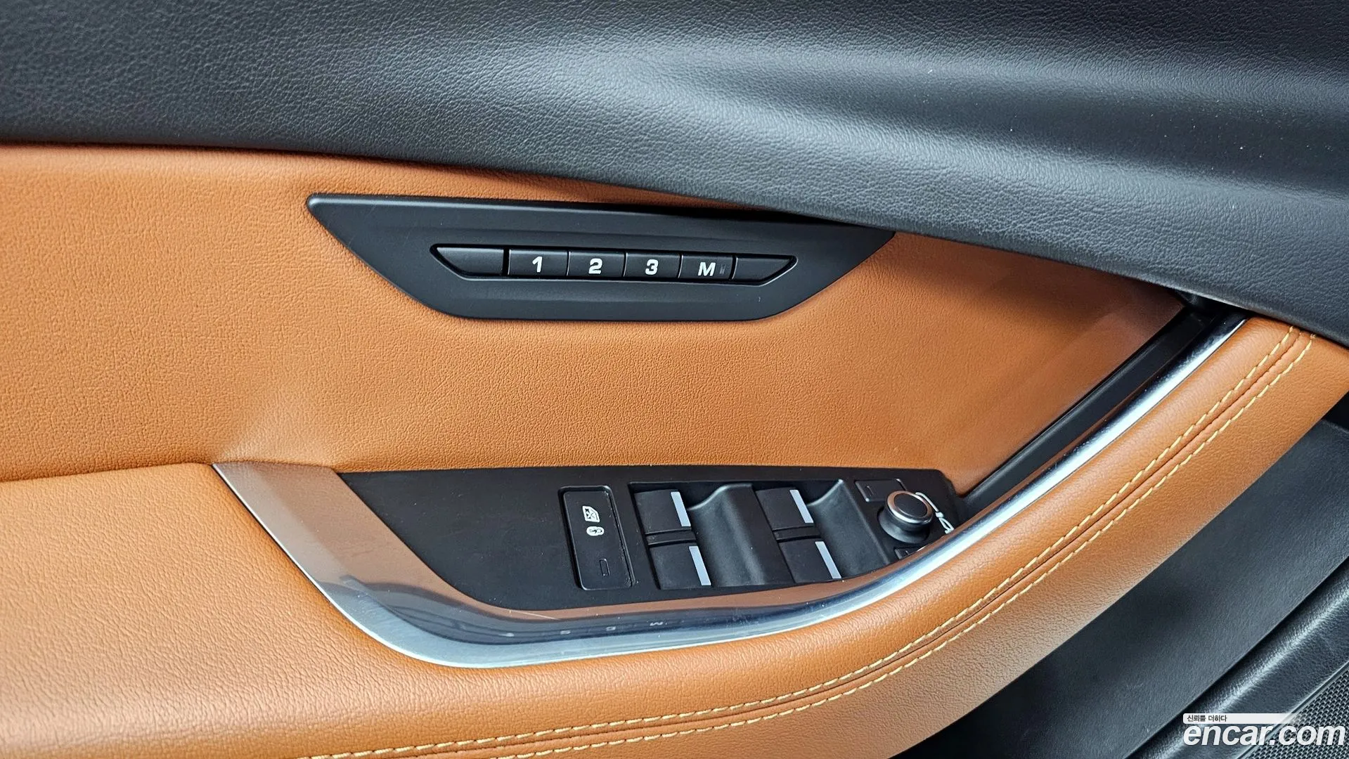 Jaguar XE 2020 — фото 1