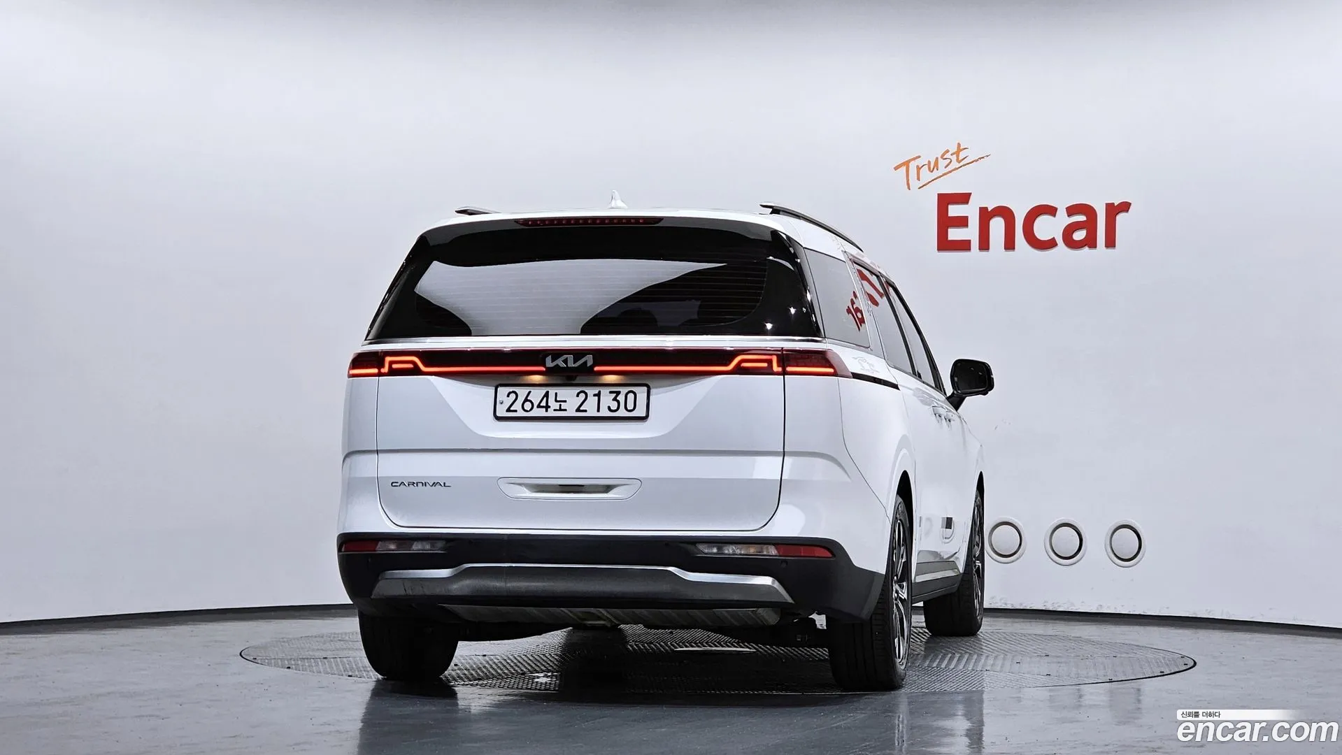 Kia Carnival 2021 — фото 1