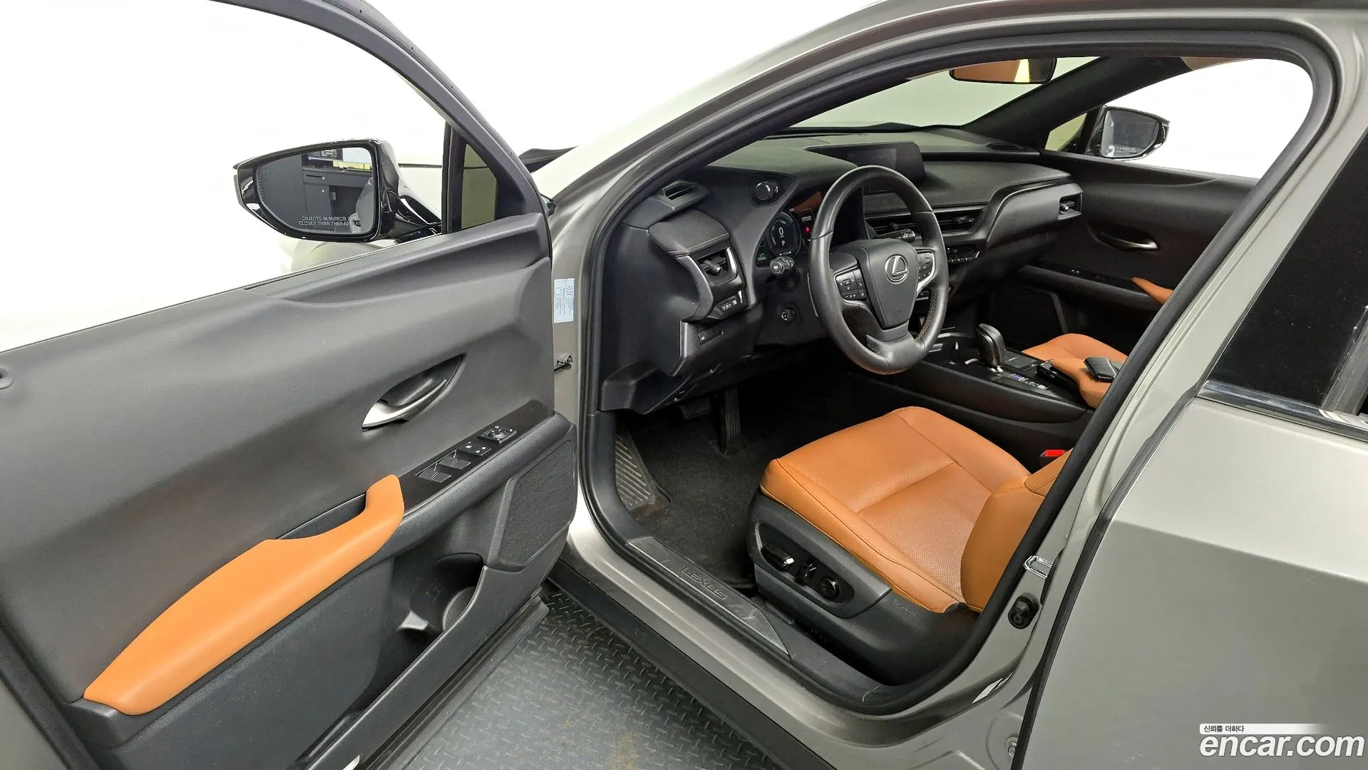 Lexus UX 300e 2022 — фото 3