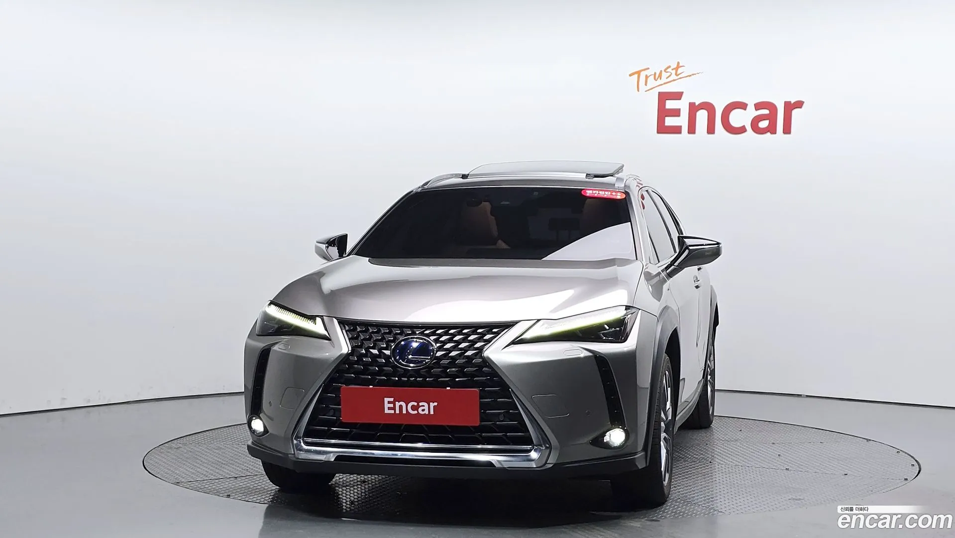 Lexus UX 300e 2022 — фото 5
