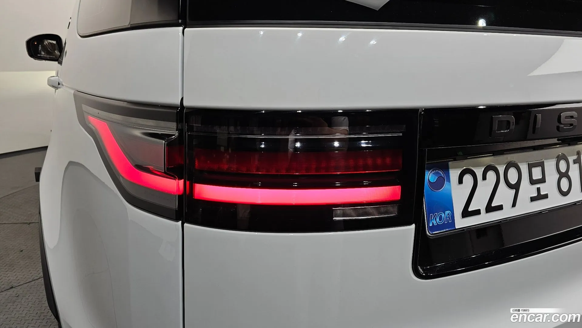 Land Rover Discovery 5 2025 — фото 1