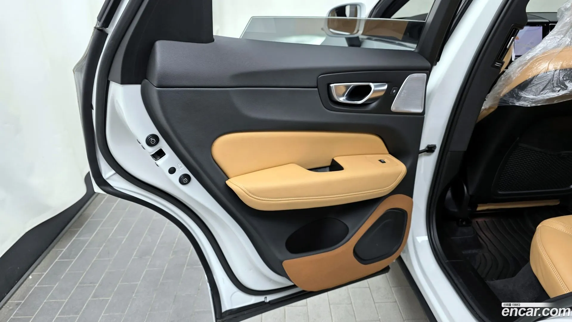 Volvo XC60 2022 — фото 2