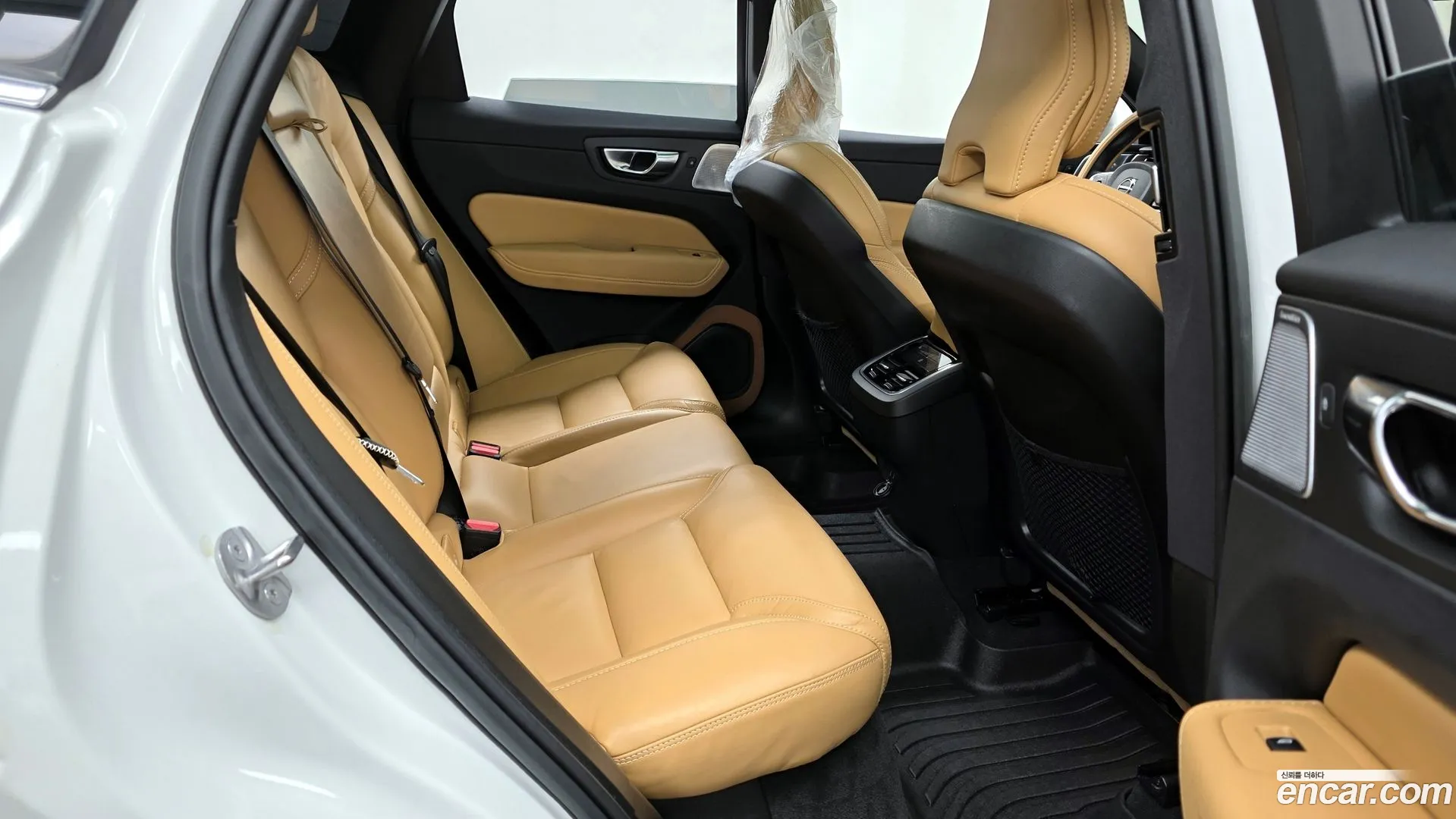 Volvo XC60 2022 — фото 3