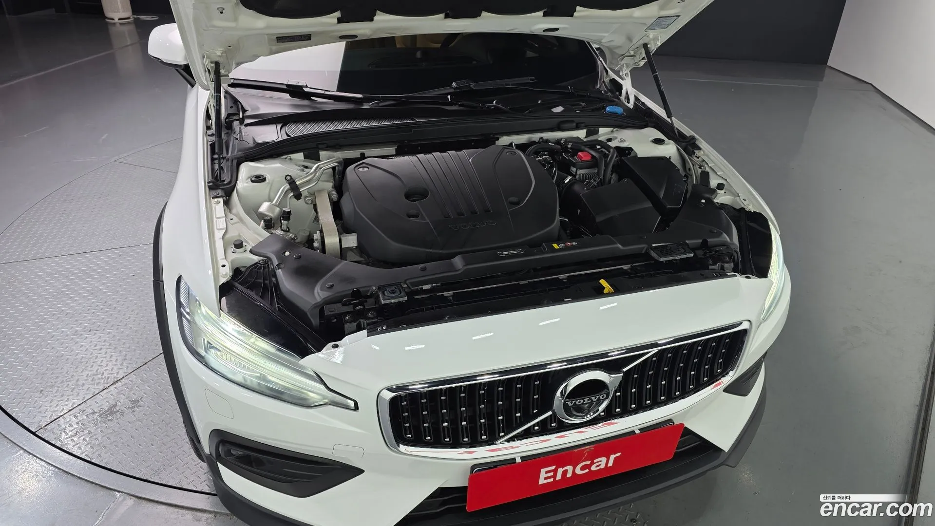 Volvo V60 Cross Country 2020 — фото 2