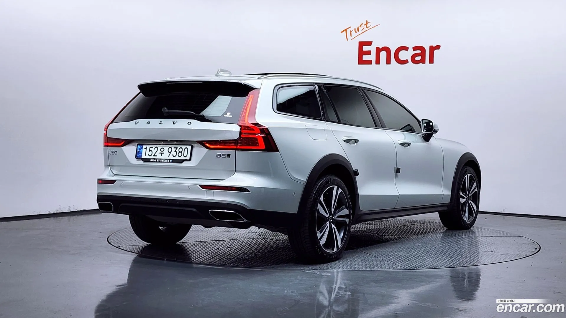 Volvo V60 Cross Country 2021 — фото 5