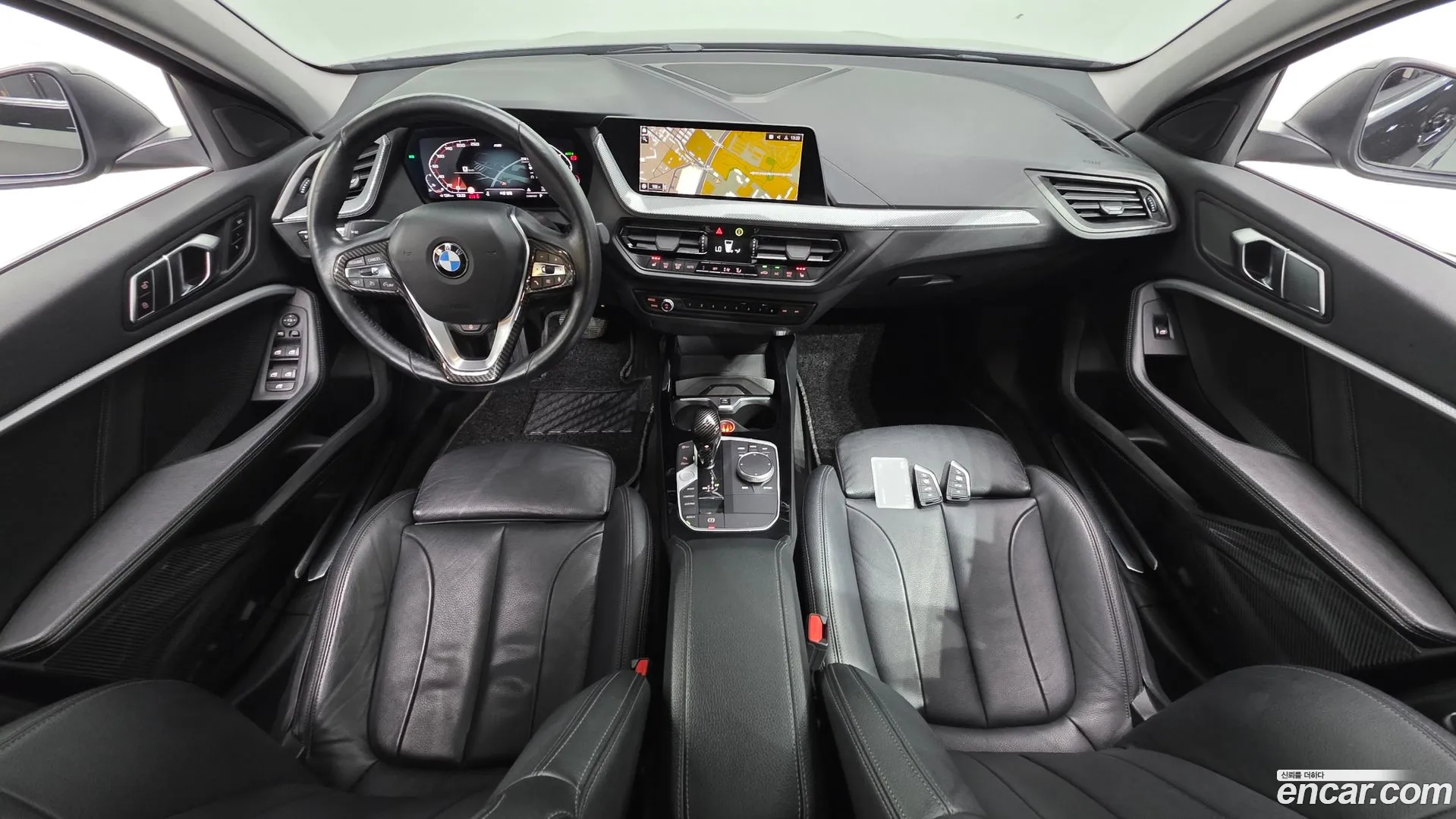 BMW 120i 2022 — фото 4