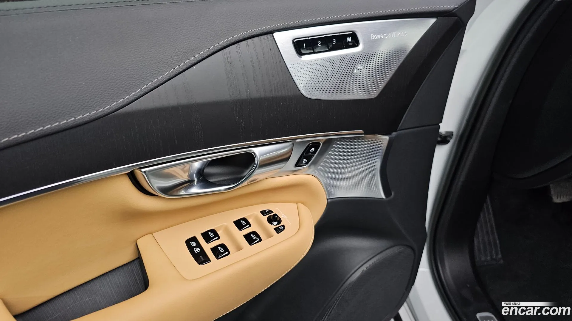 Volvo XC90 2023 — фото 4