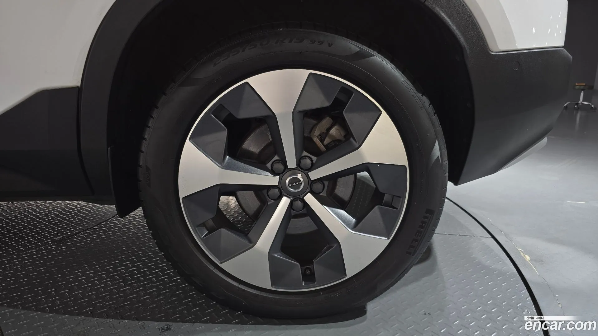 Volvo XC40 2022 — фото 2