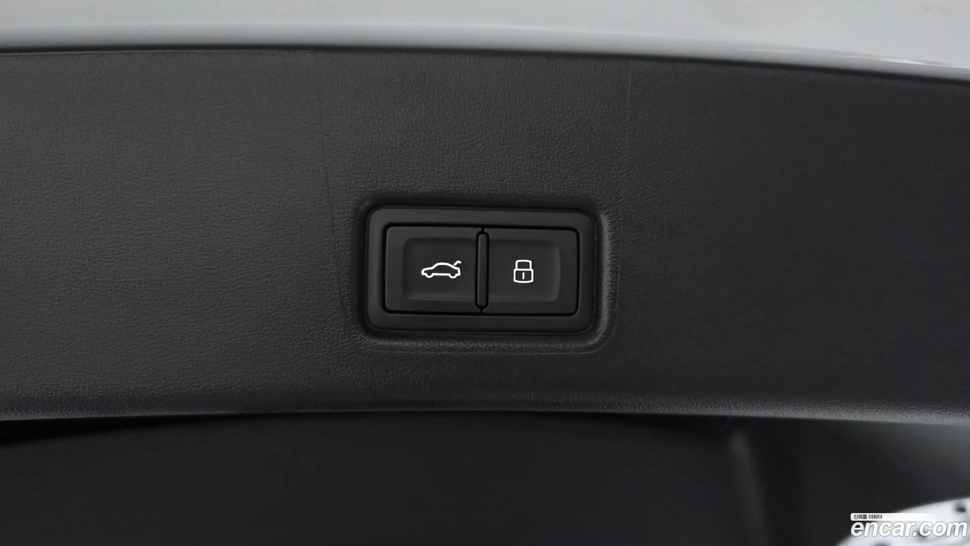 Audi Q4 e-tron 2023 — фото 3