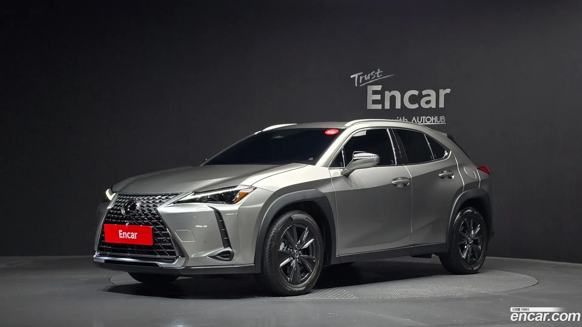 Lexus UX 300h 2025 — фото 2