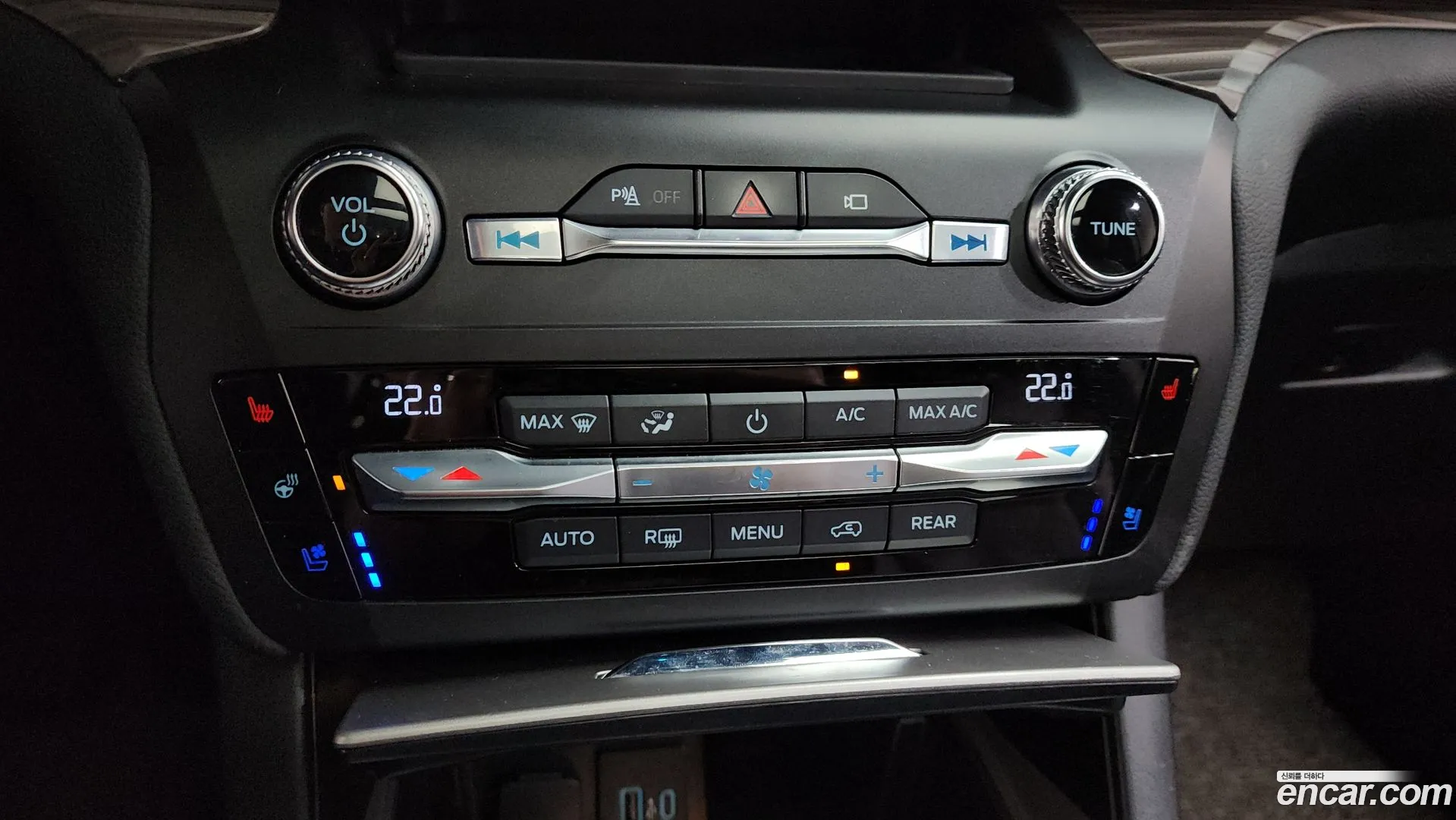 Ford Explorer 2020 — фото 1