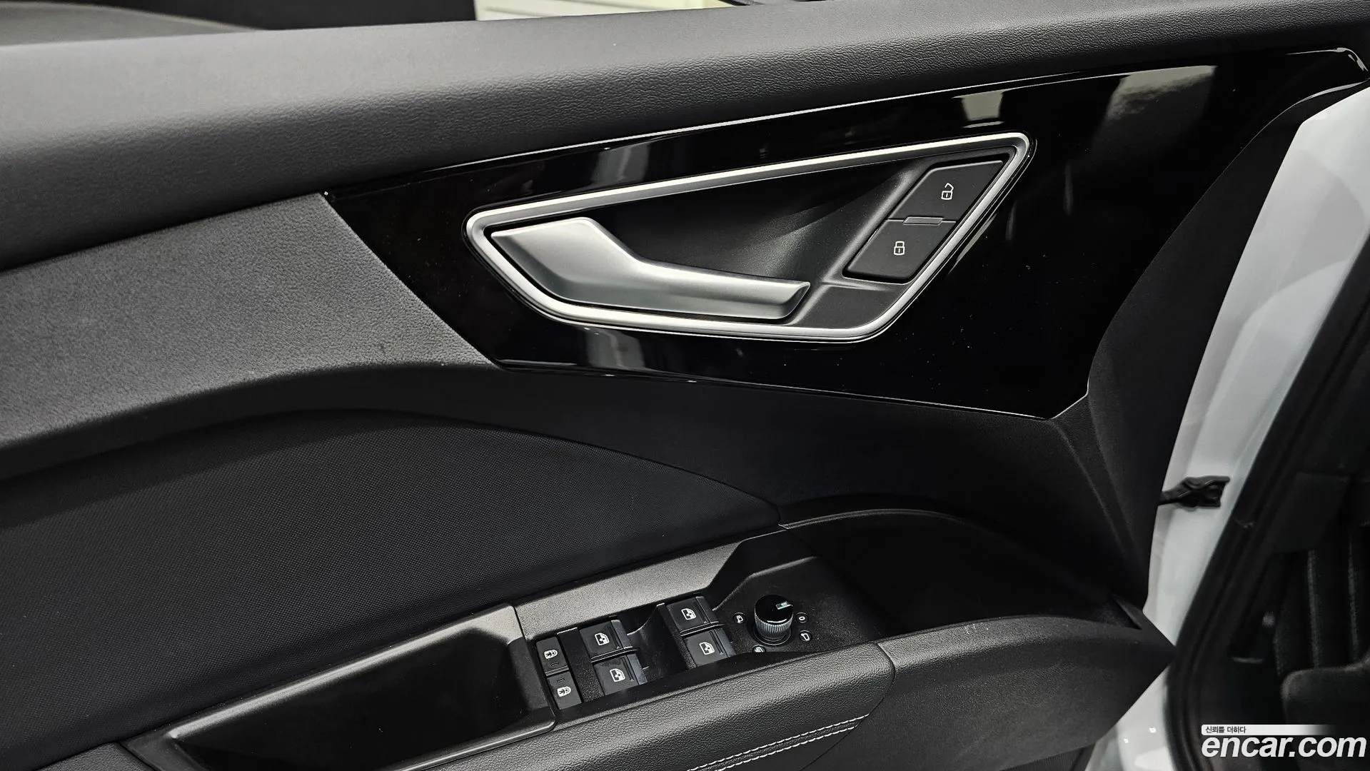 Audi Q4 e-tron 2025 — фото 2