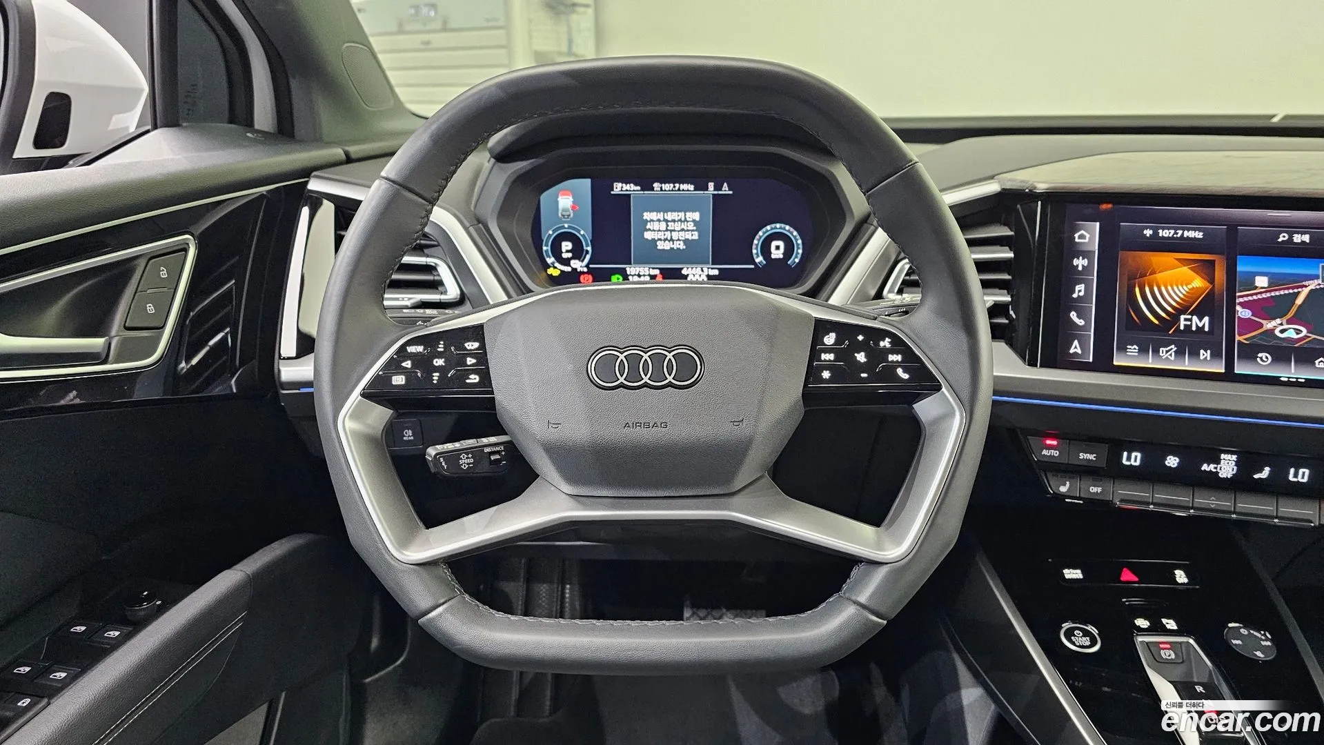 Audi Q4 e-tron 2025 — фото 4