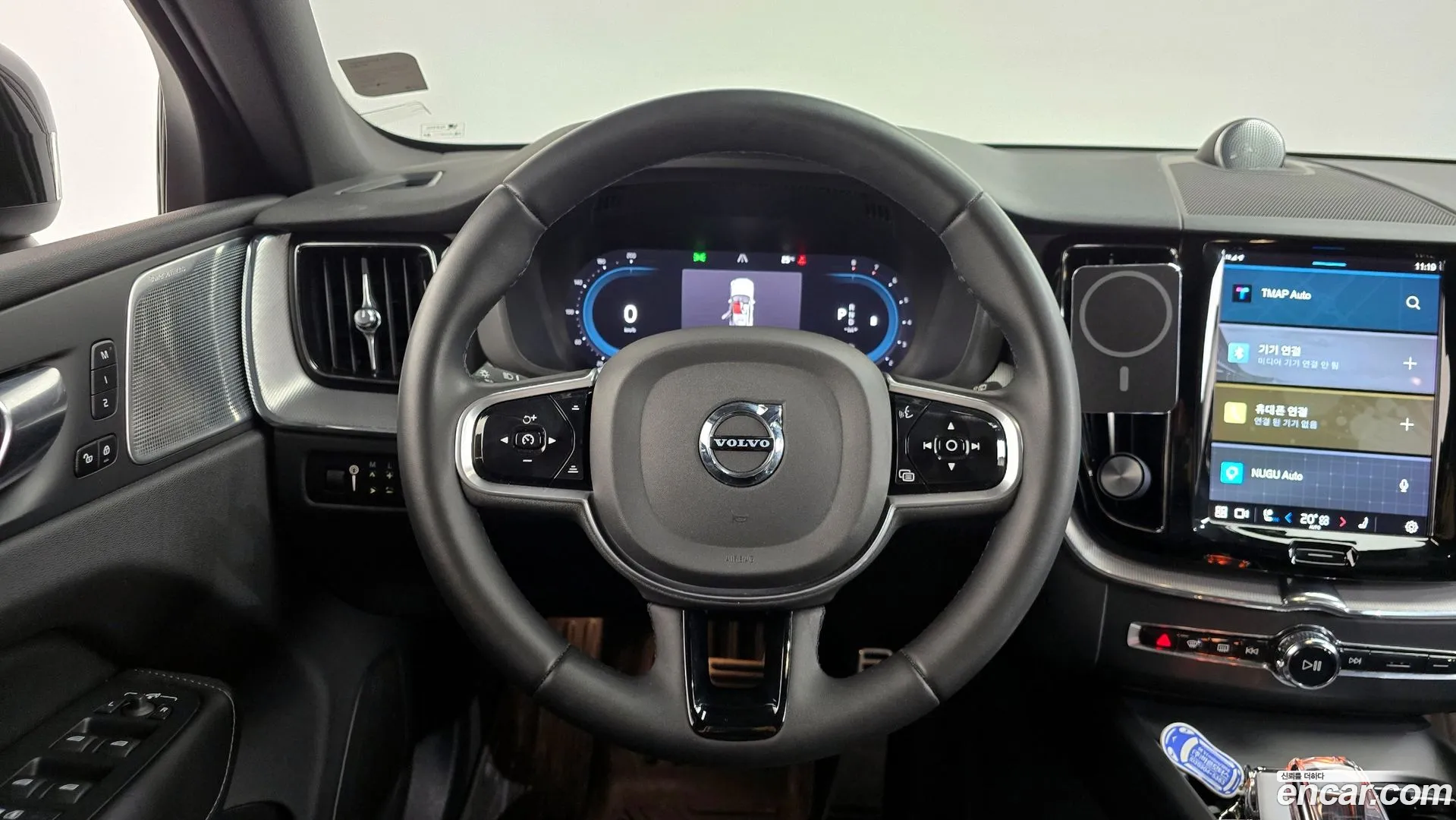 Volvo XC60 2022 — фото 1
