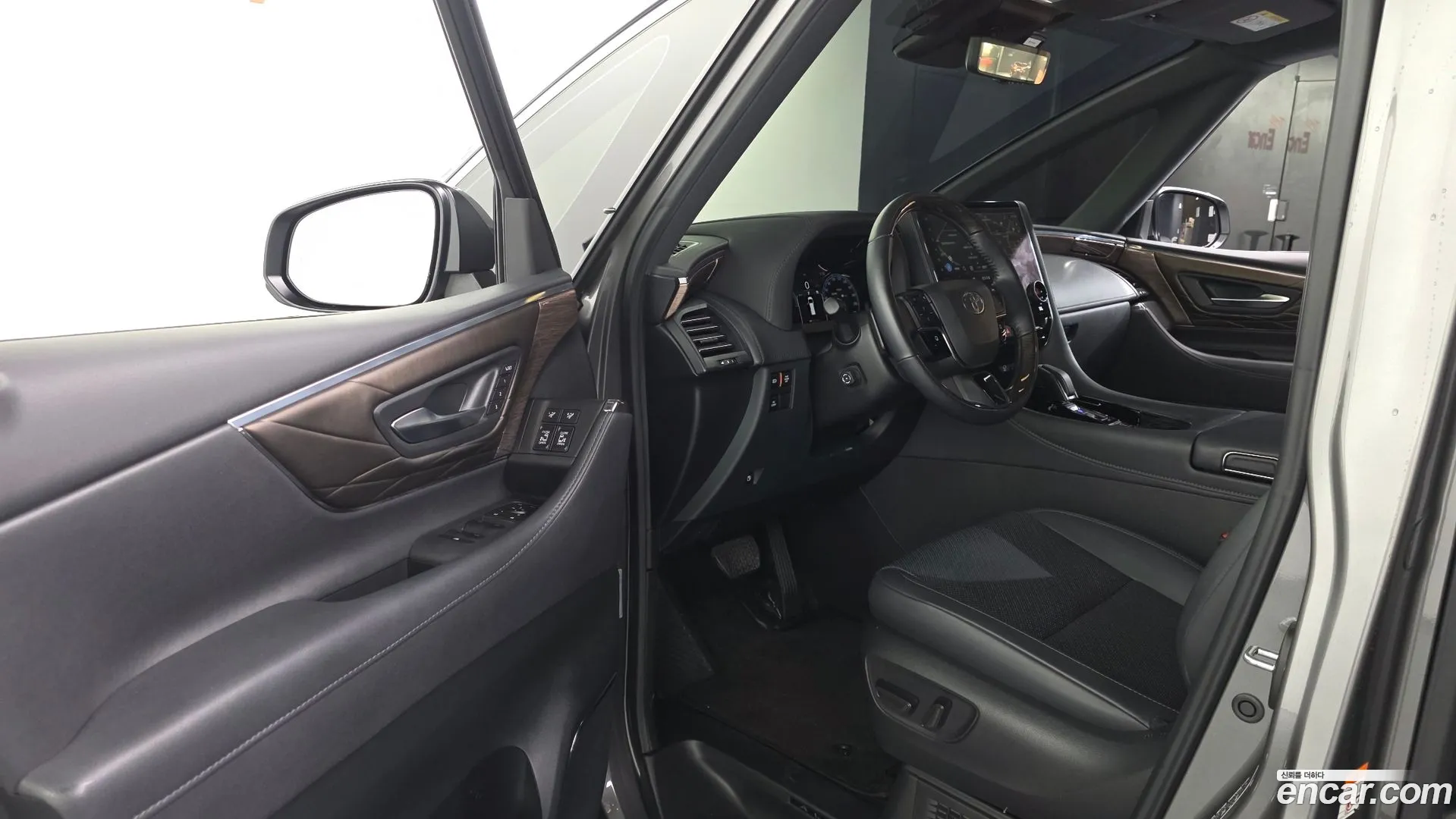 Toyota Alphard 2025 — фото 2