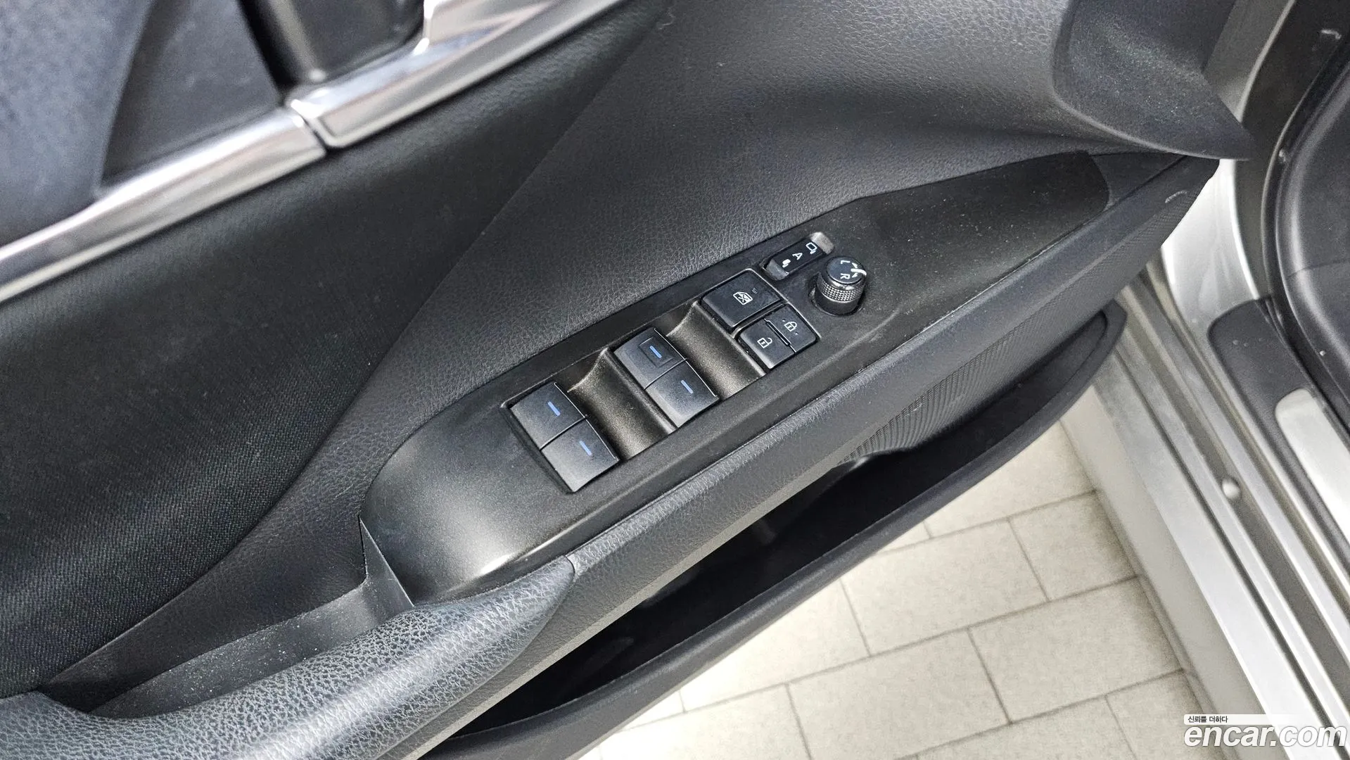 Toyota Camry 2023 — фото 1