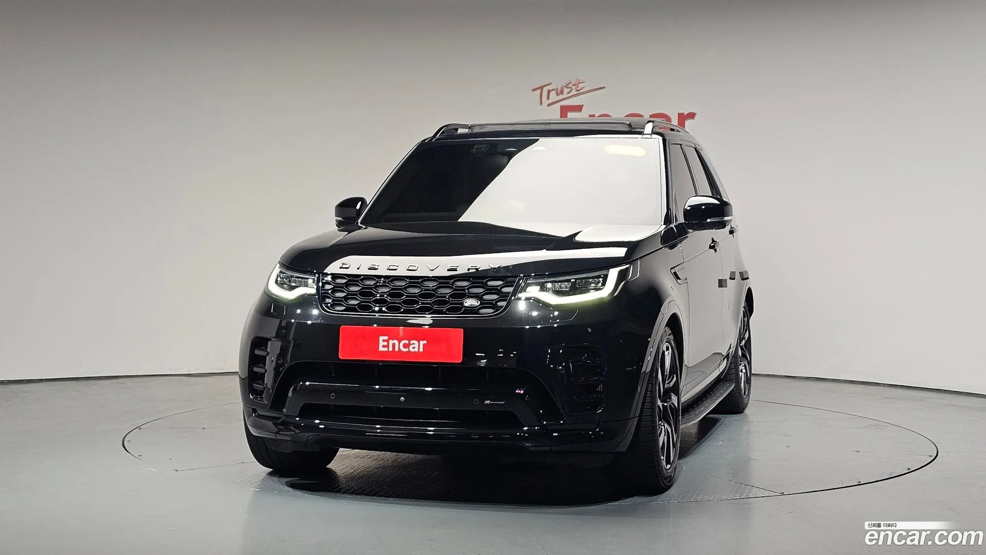 Land Rover Discovery 5 2023 — фото 1