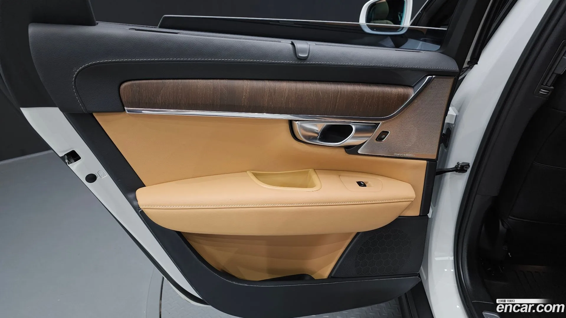 Volvo V90 Cross Country 2023 — фото 3