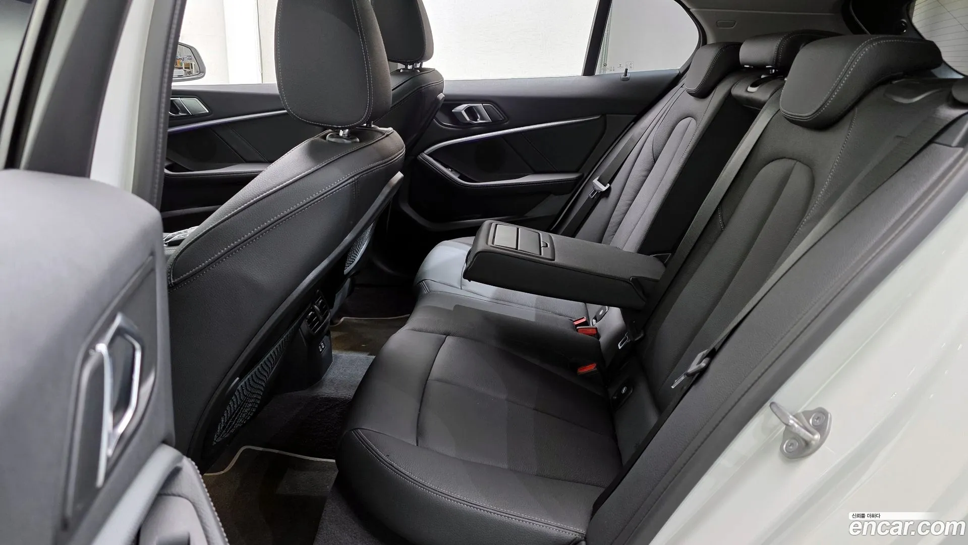 BMW 120i 2022 — фото 1