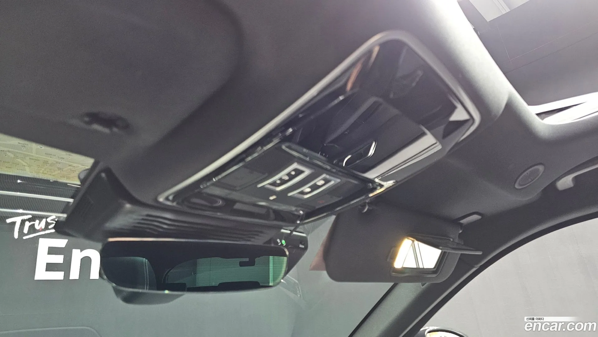 Land Rover Range Rover Velar 2023 — фото 2
