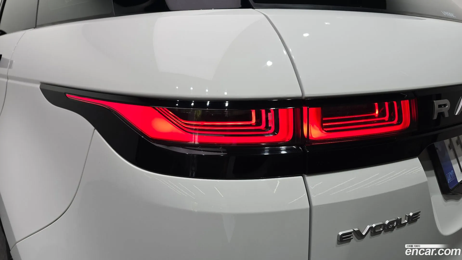 Land Rover Range Rover Evoque 2023 — фото 4