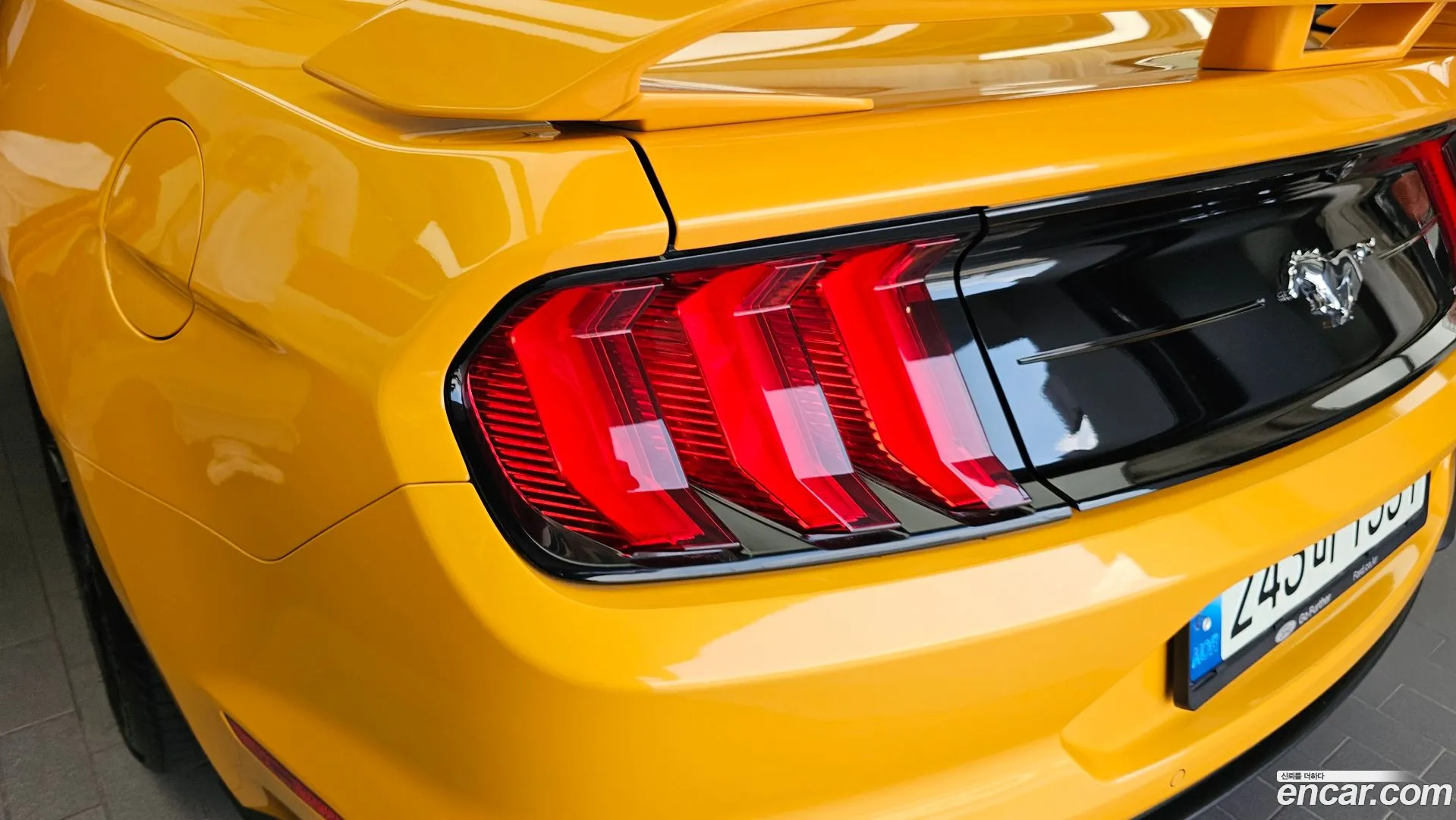 Ford Mustang 2022 — фото 3