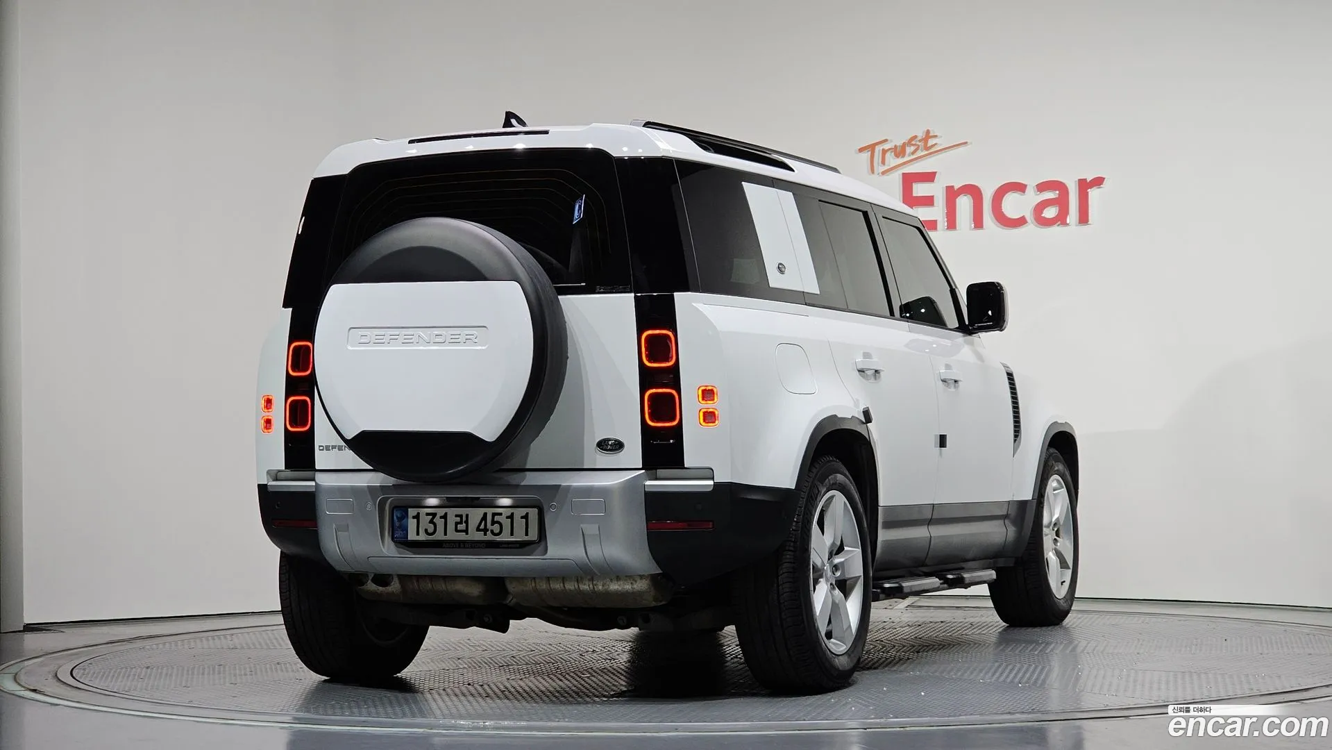 Land Rover Defender 2023 — фото 1