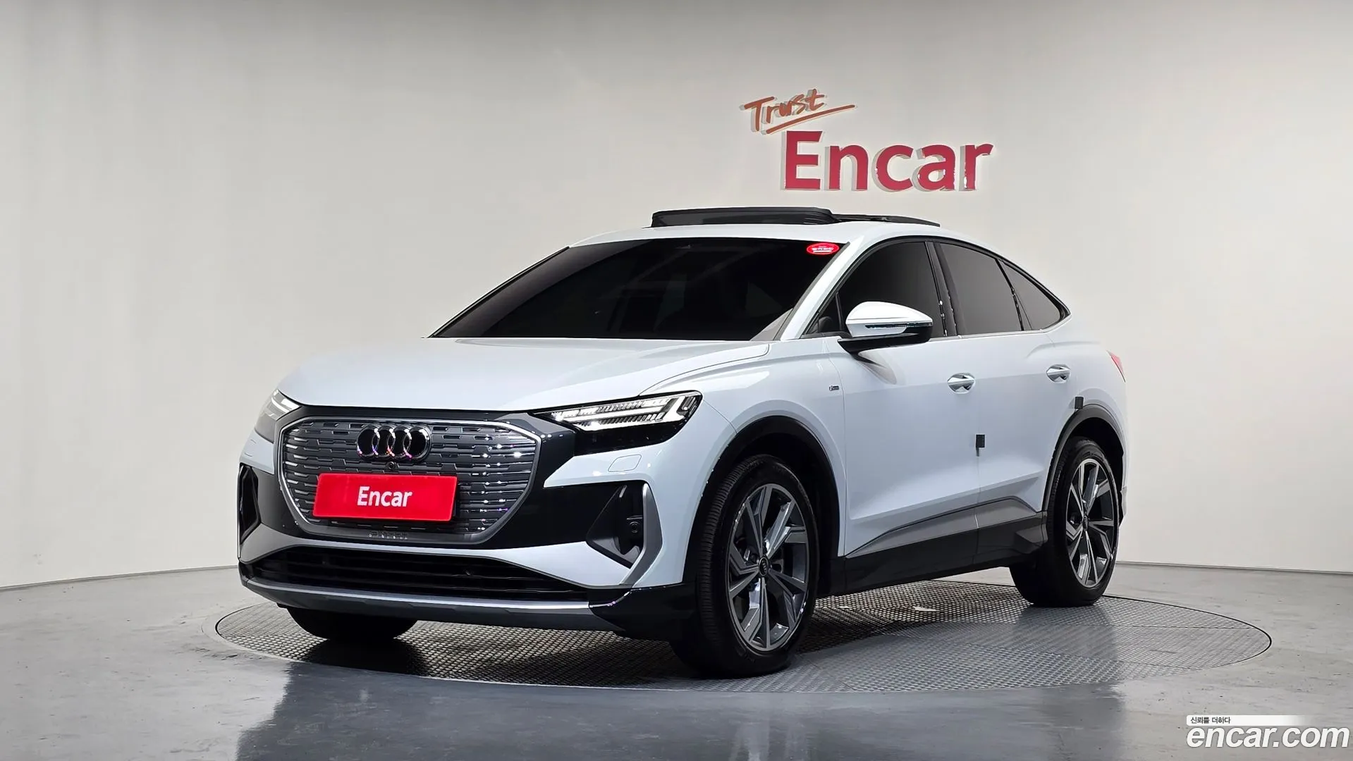 Audi Q4 e-tron 2022 — фото 1