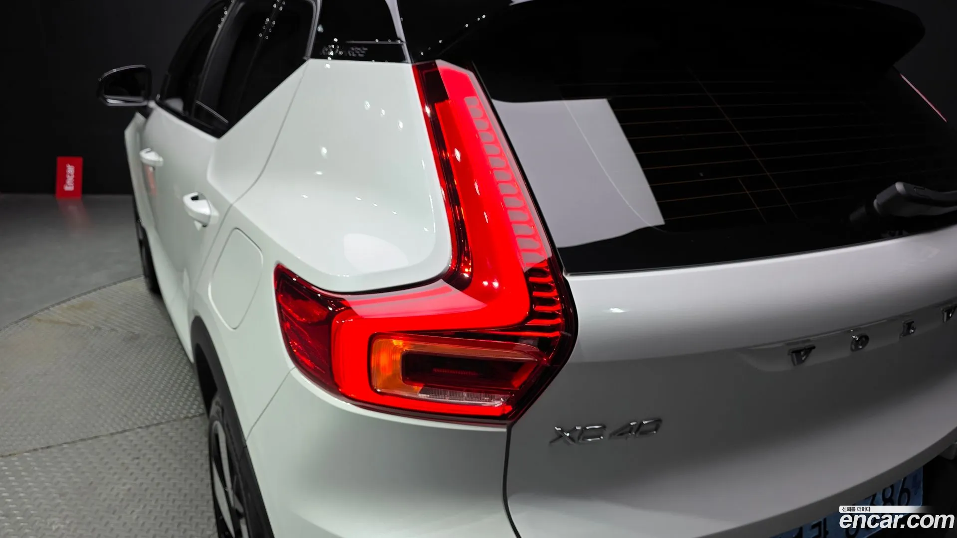 Volvo XC40 2024 — фото 1