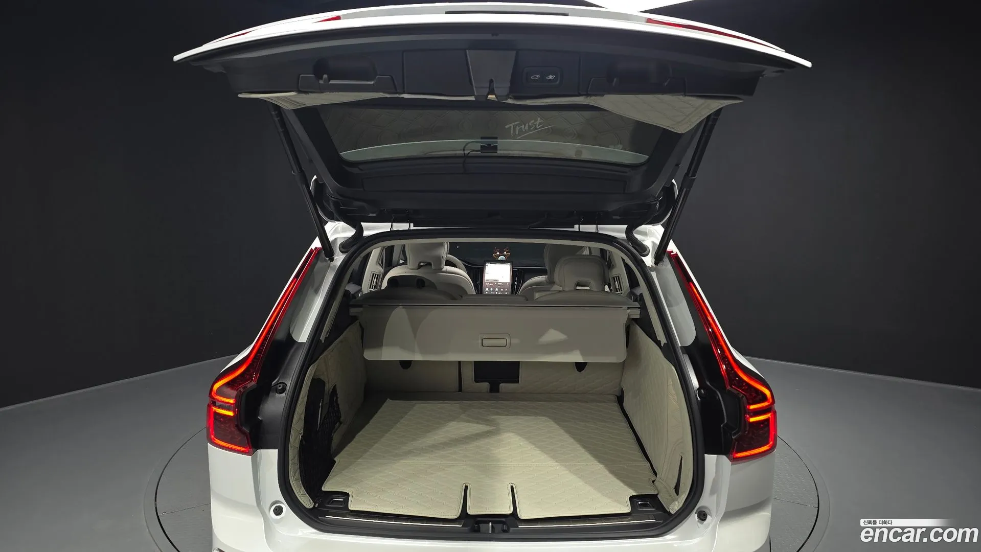 Volvo XC60 2025 — фото 3