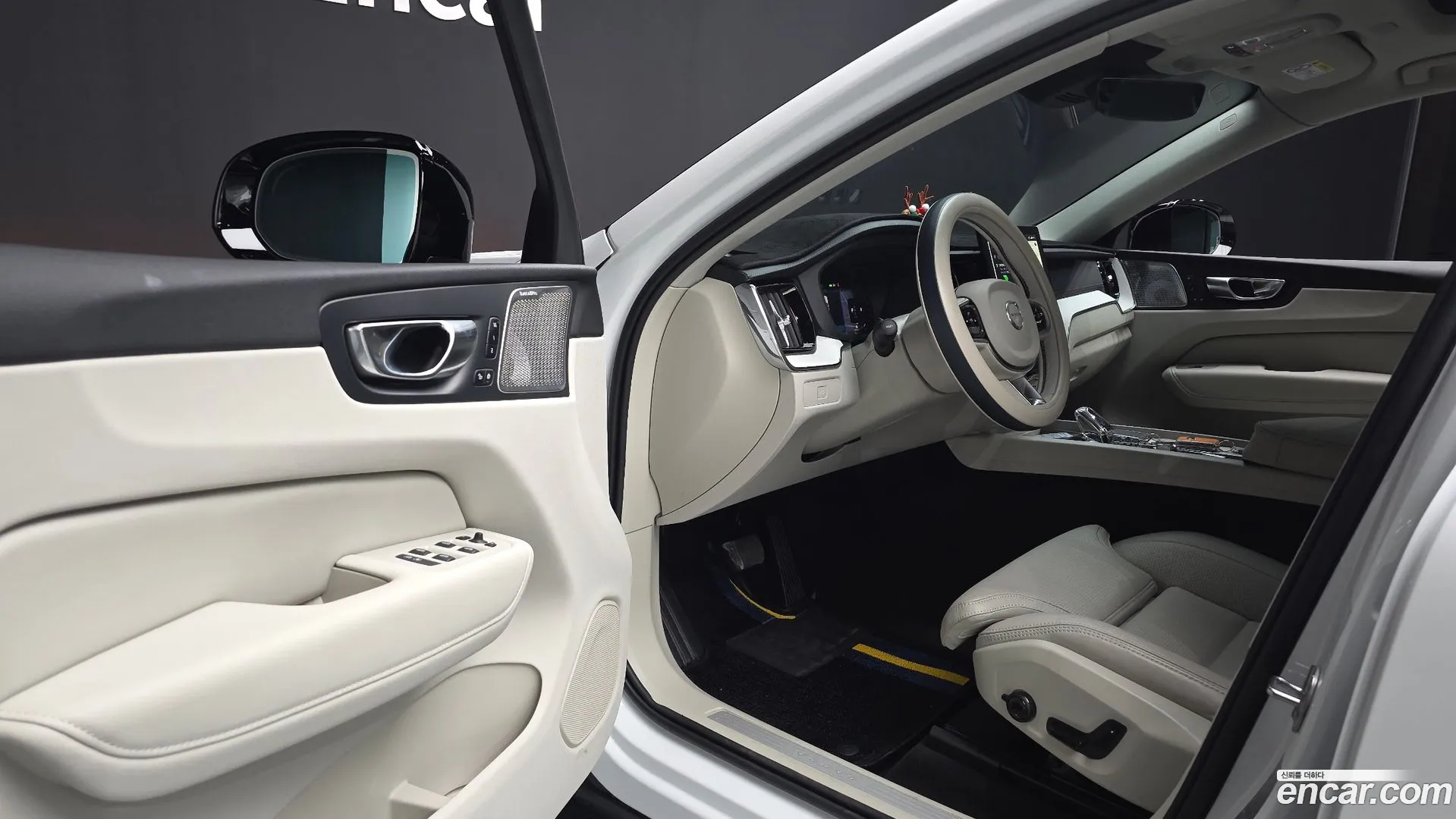 Volvo XC60 2025 — фото 4