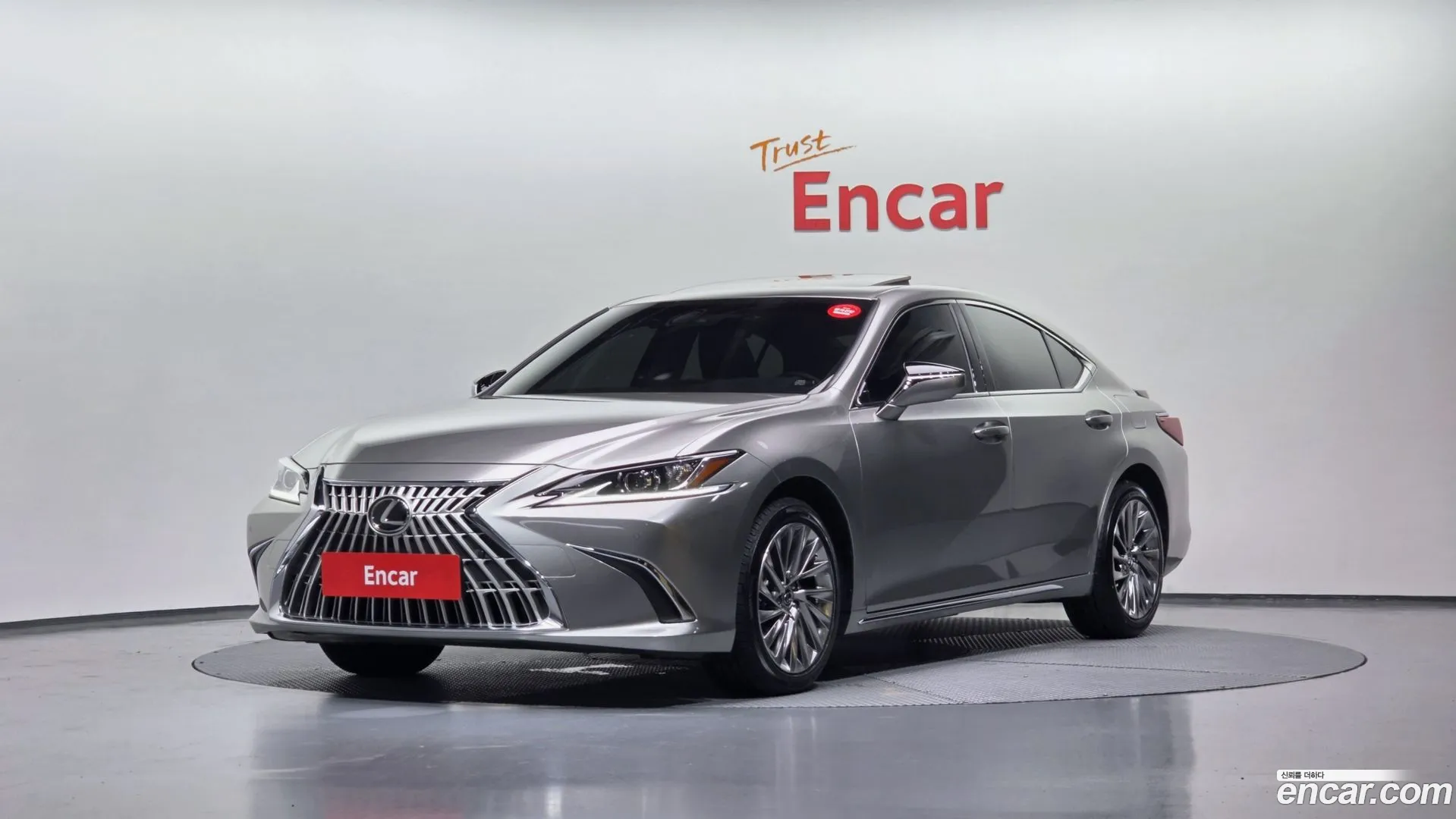 Lexus ES 300h 2025 — фото 1