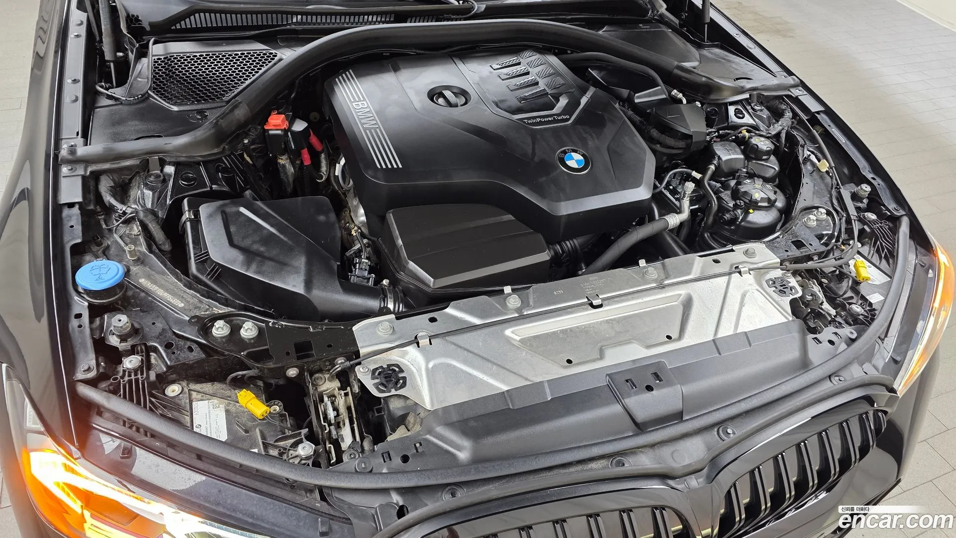 BMW 320i 2023 — фото 1
