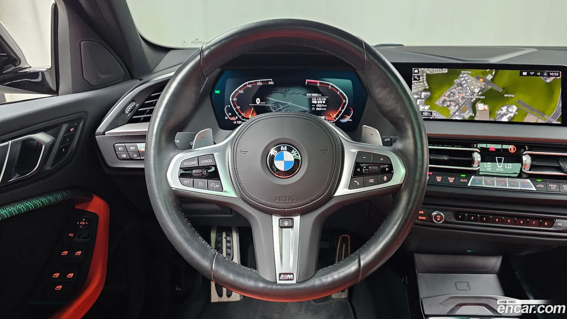 BMW 120i 2022 — фото 1