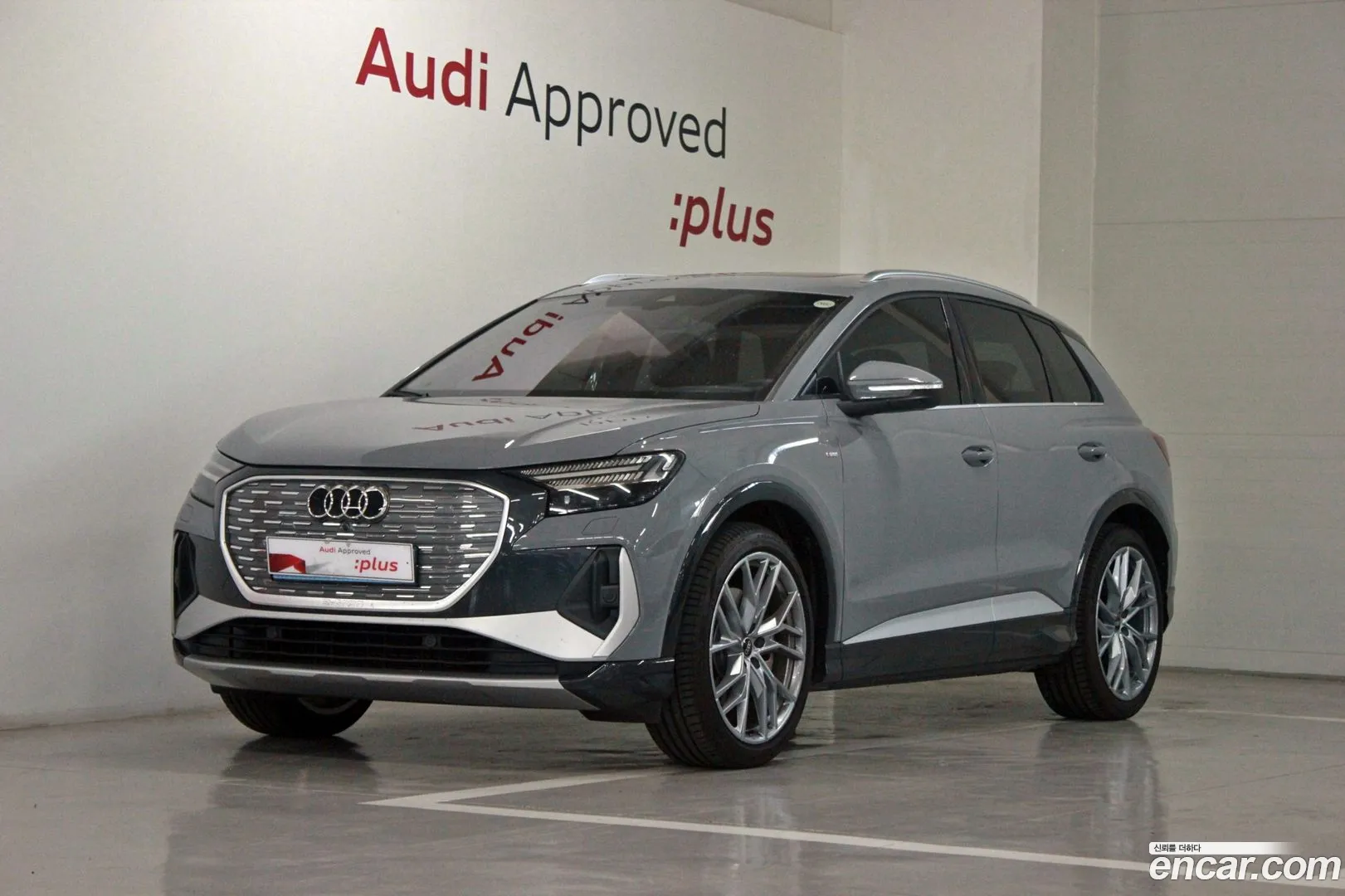 Audi Q4 e-tron 2025 — фото 2