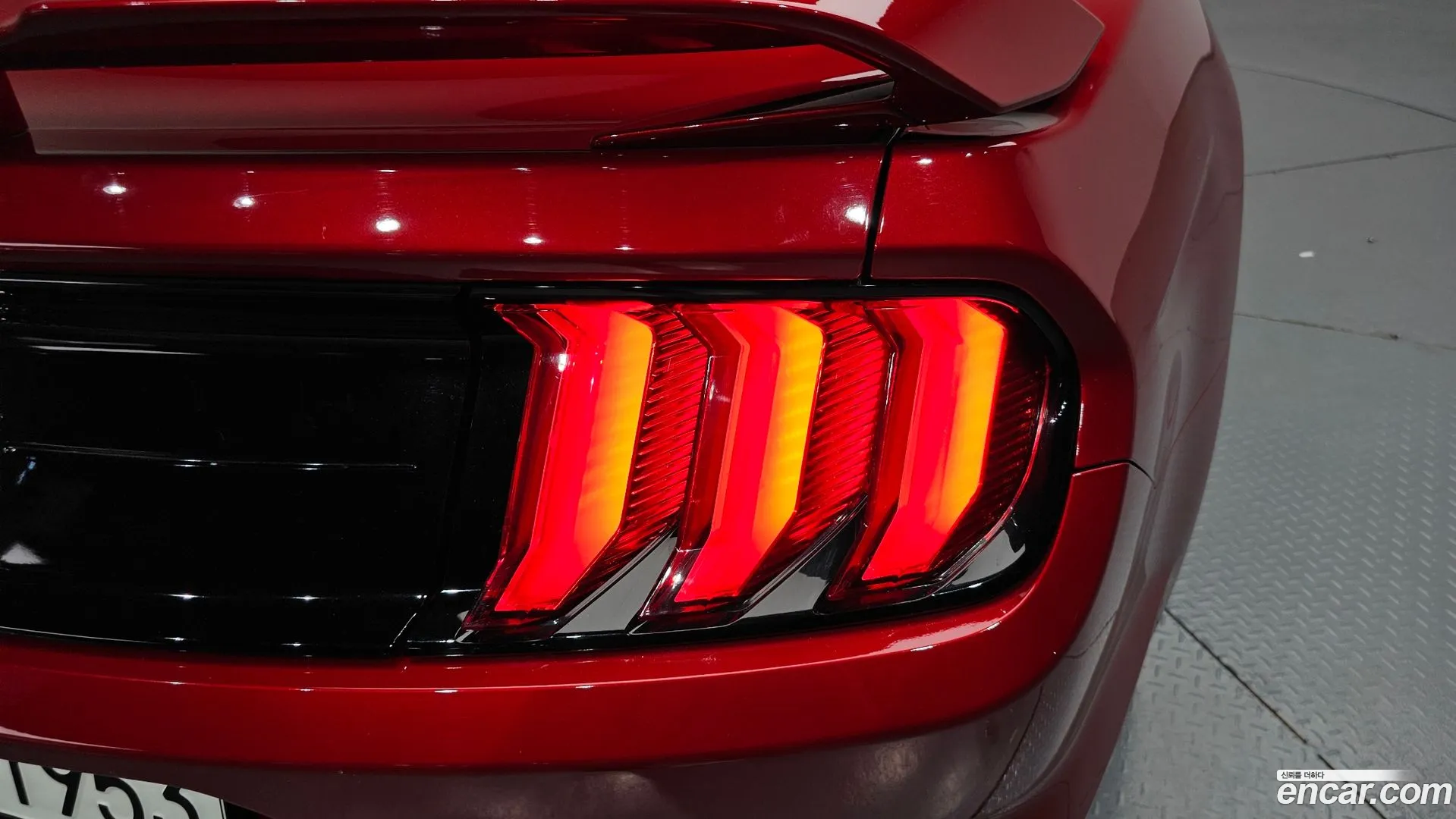 Ford Mustang 2022 — фото 5