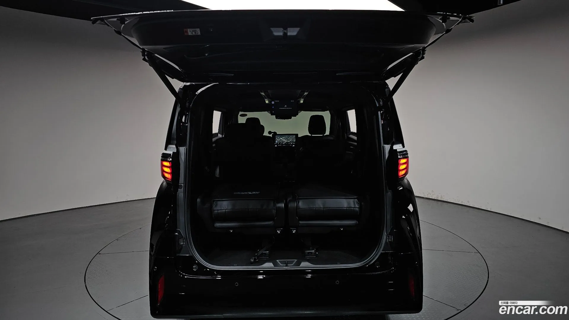 Toyota Alphard 2023 — фото 1