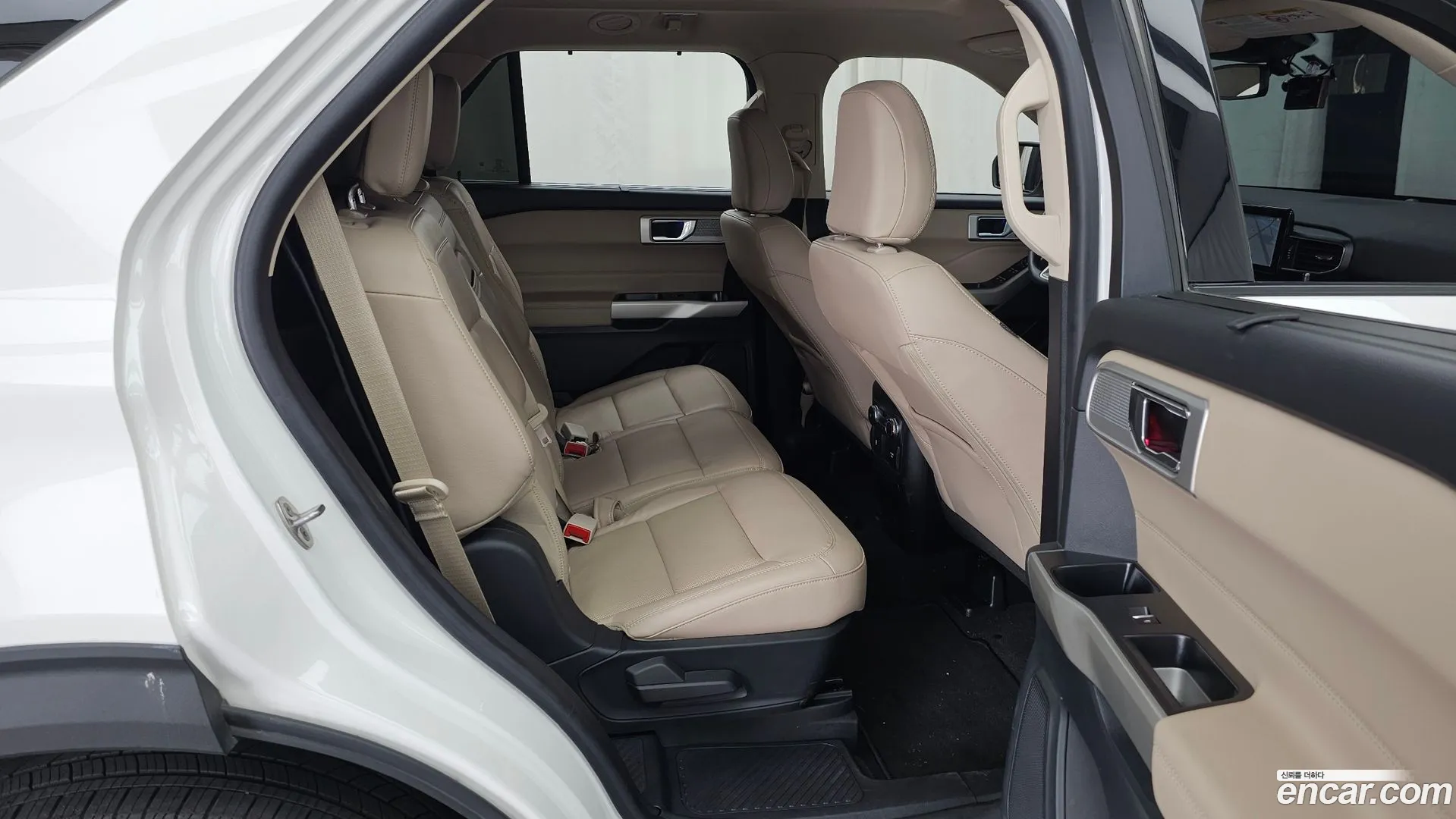 Ford Explorer 2022 — фото 1