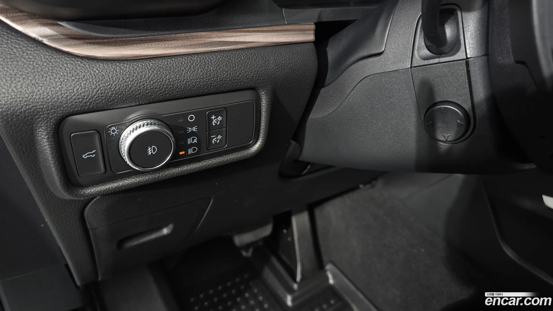 Ford Explorer 2020 — фото 1