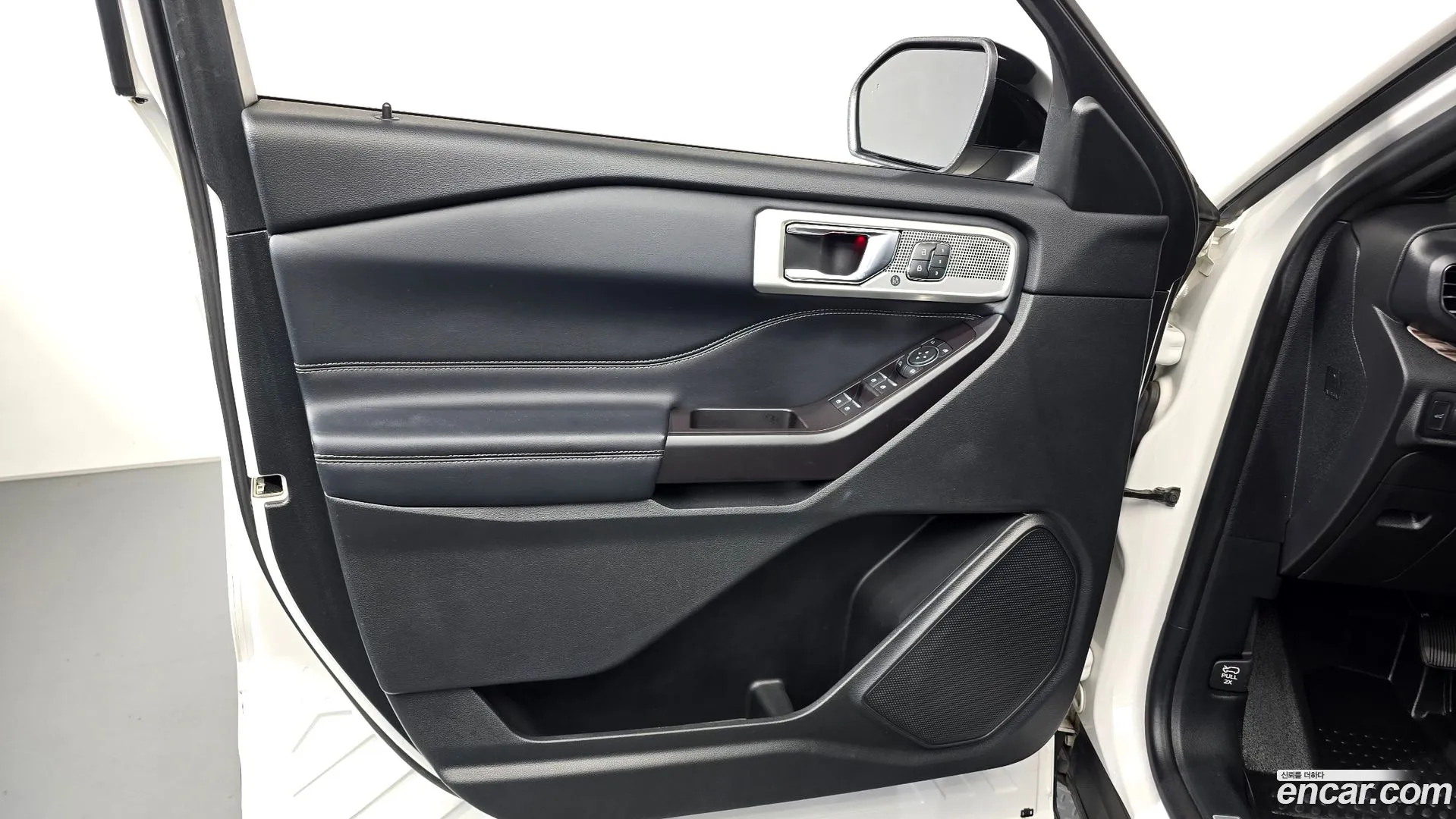 Ford Explorer 2020 — фото 2