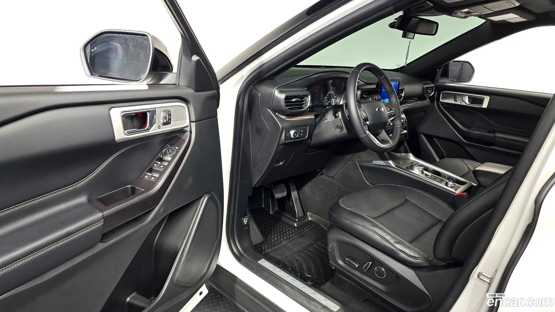 Ford Explorer 2020 — фото 3