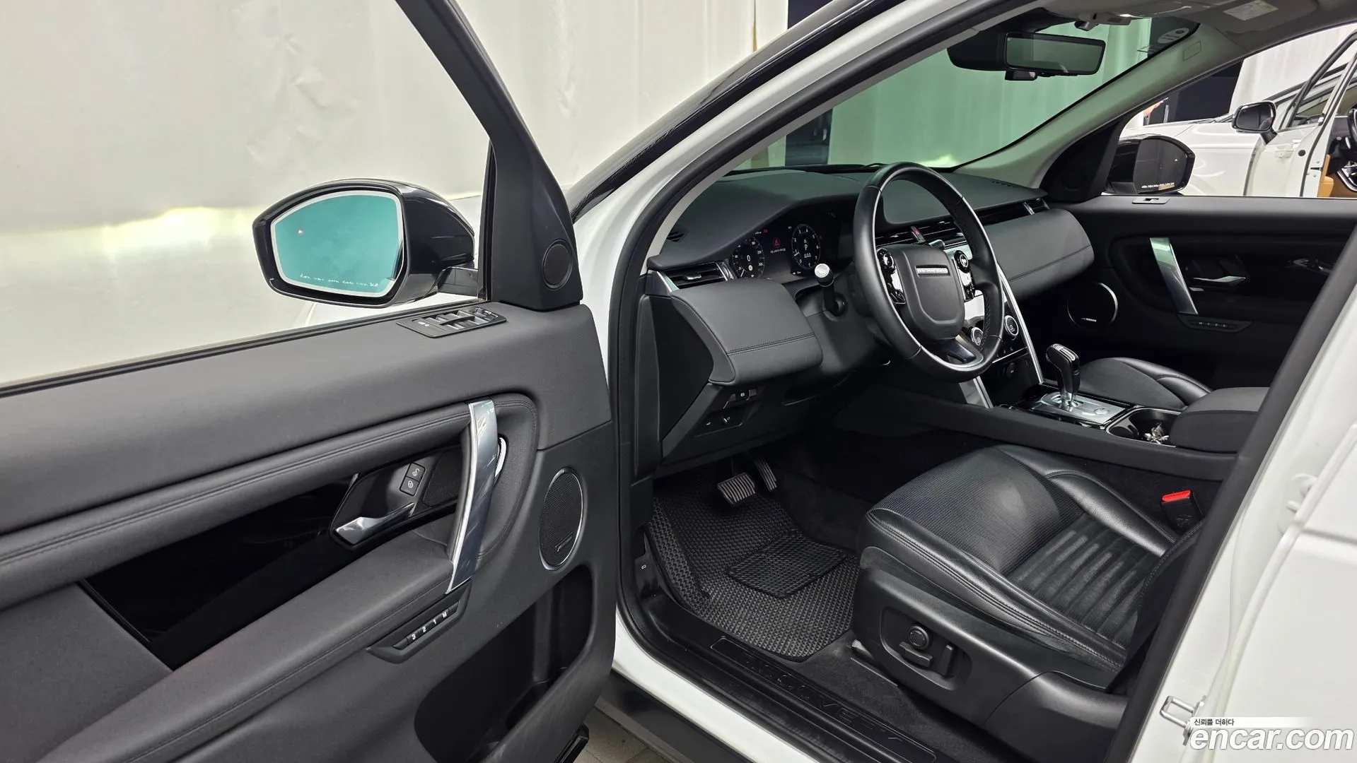 Land Rover Discovery Sport 2020 — фото 2